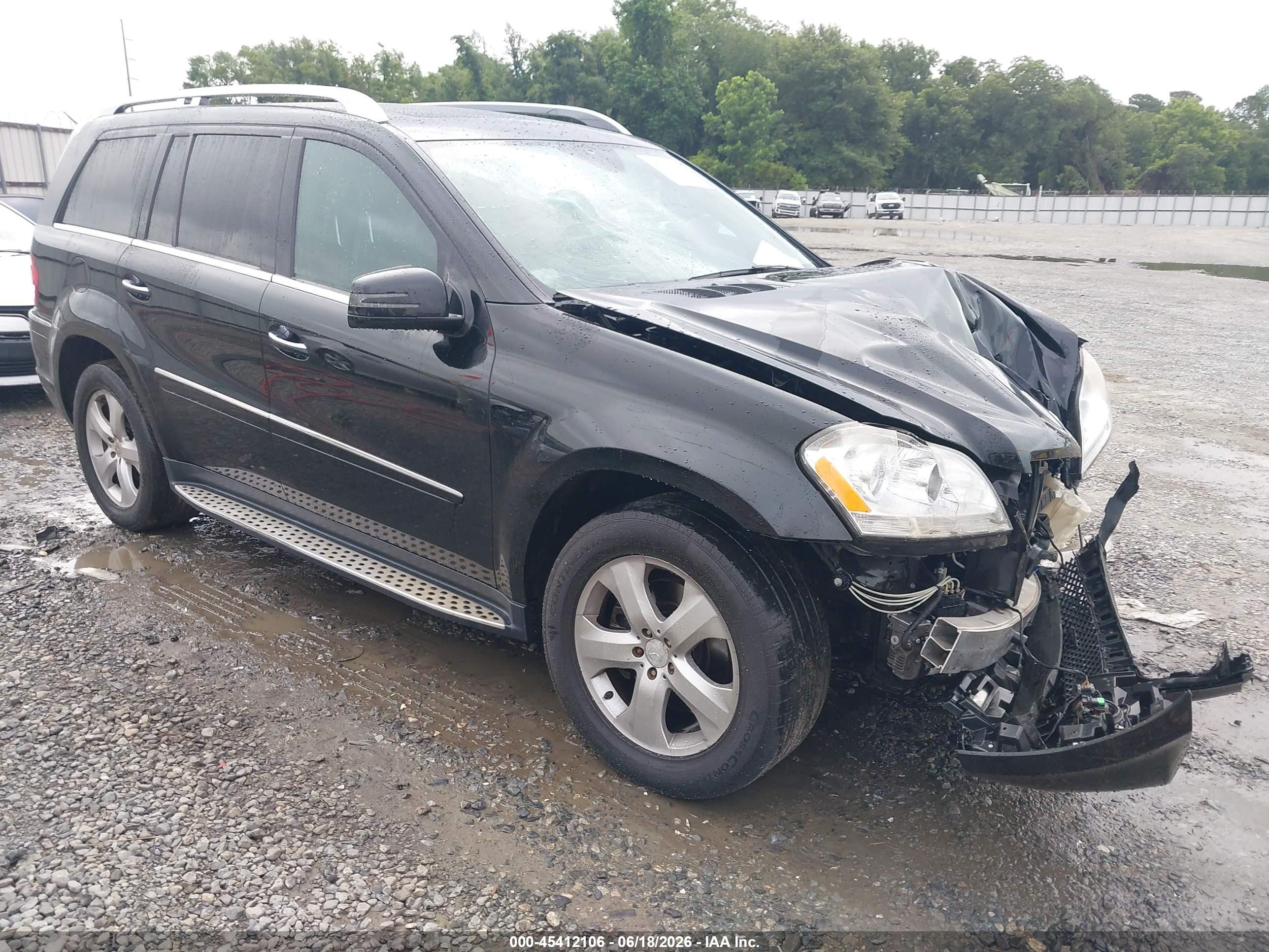 2011 Mercedes-Benz GL 450, VIN 4JGBF7BEXBA753553 — Front end