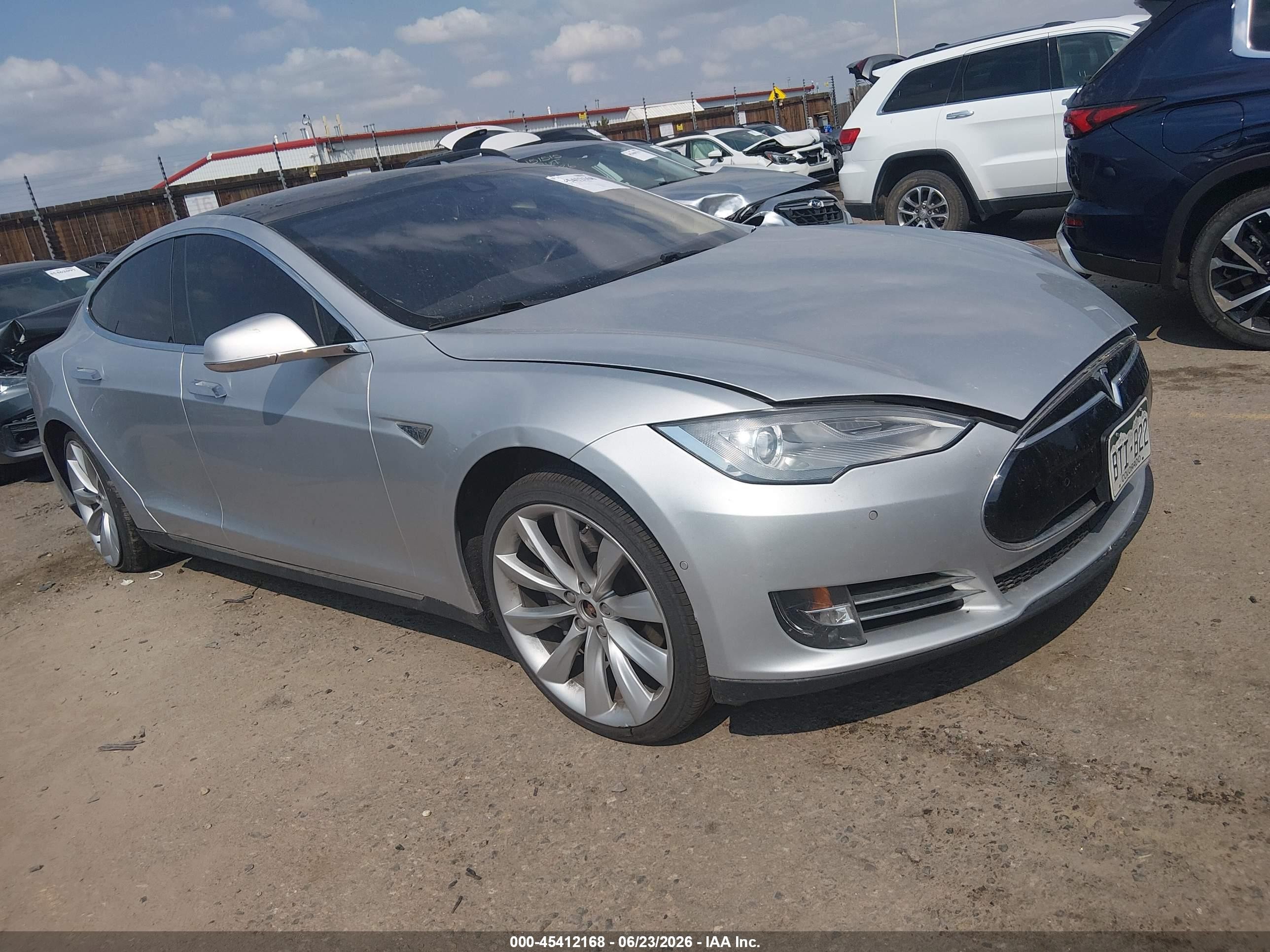 2015 Tesla Model S 85D, VIN 5YJSA1H21FFP67366 — Roof