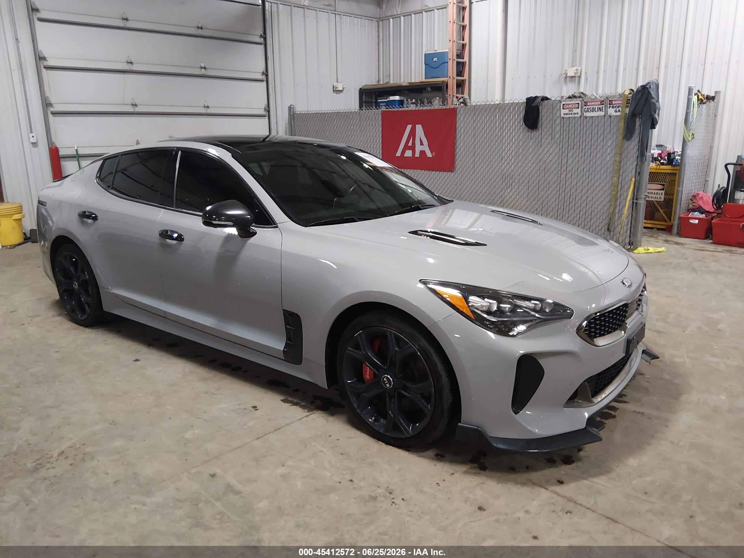 2020 Kia Stinger GT2, VIN KNAE55LC7L6073875 — Днище