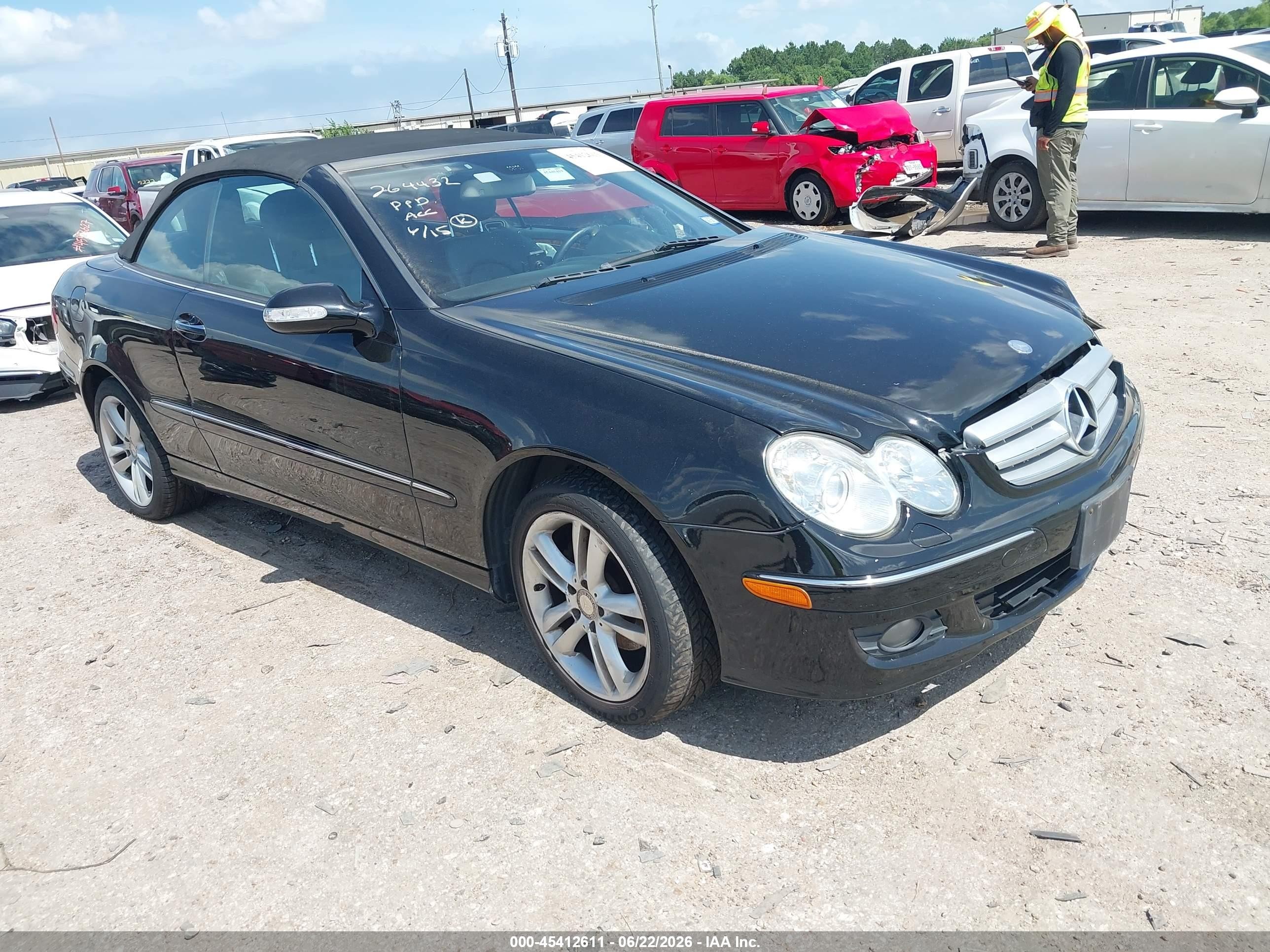 2008 Mercedes-Benz CLK 350, VIN WDBTK56F48T093050 — Side