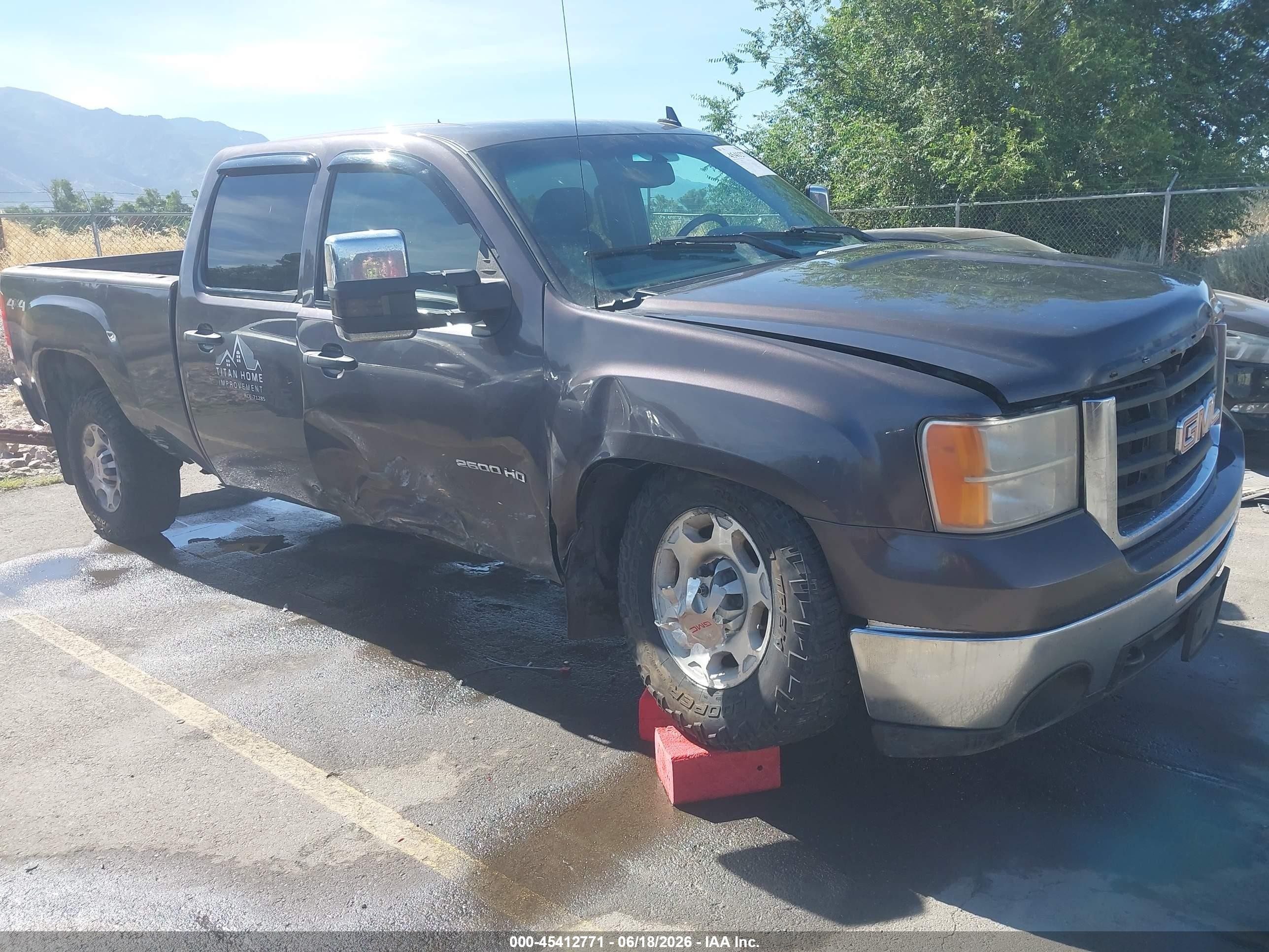 2010 GMC Sierra 2500HD SLE, VIN 1GT4K0BG9AF153433 — Side