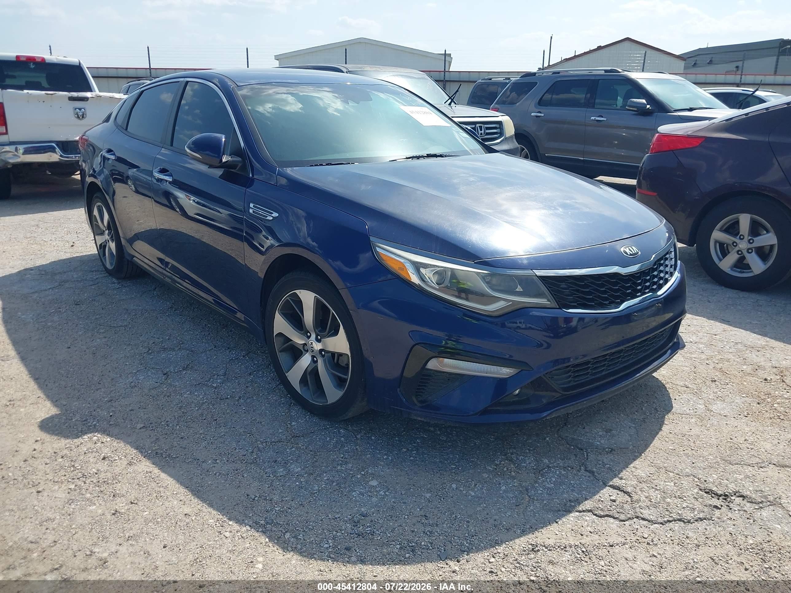 2019 Kia Optima LX, VIN 5XXGT4L30KG319810 — Normal wear