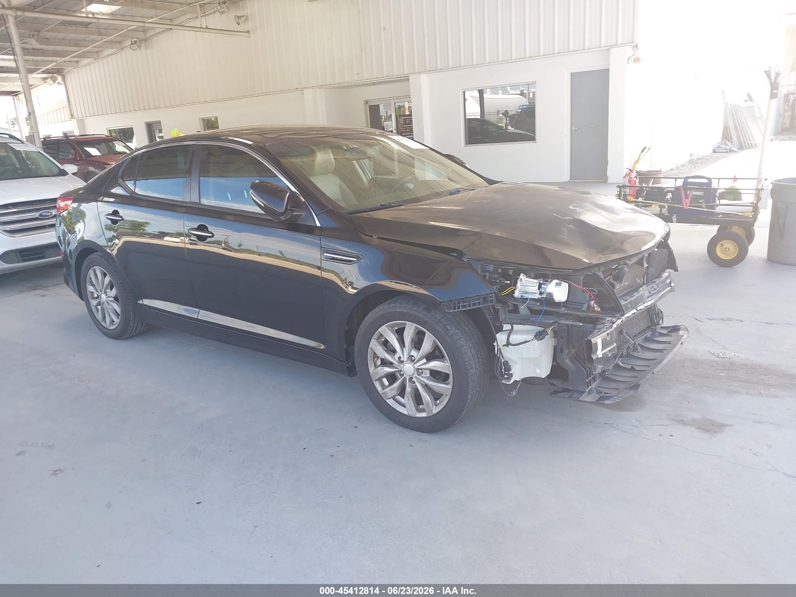 2015 Kia Optima EX, VIN 5XXGN4A70FG410193 — Front end