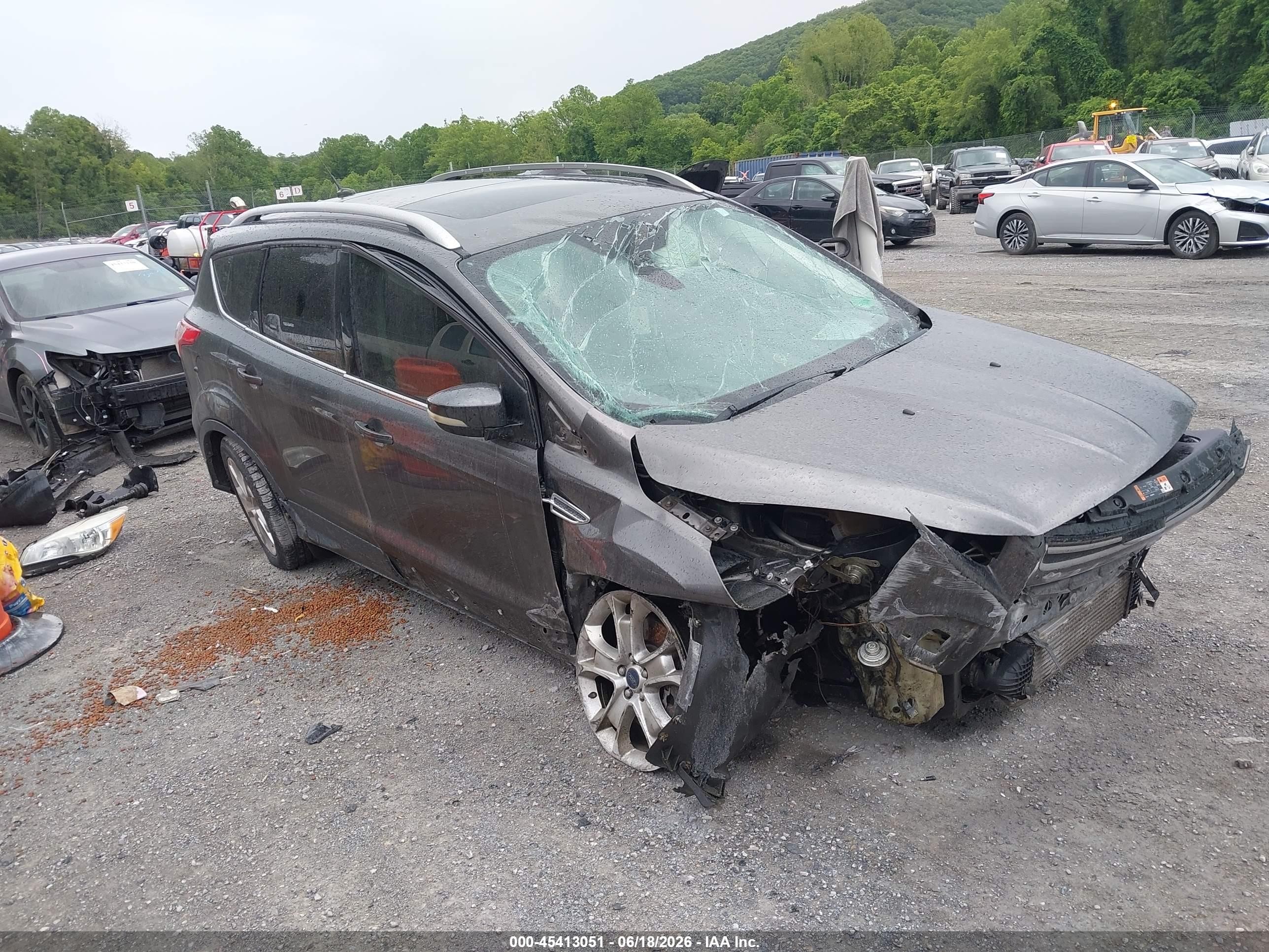 2015 Ford Escape Titanium, VIN 1FMCU9J95FUC82457 — Front end