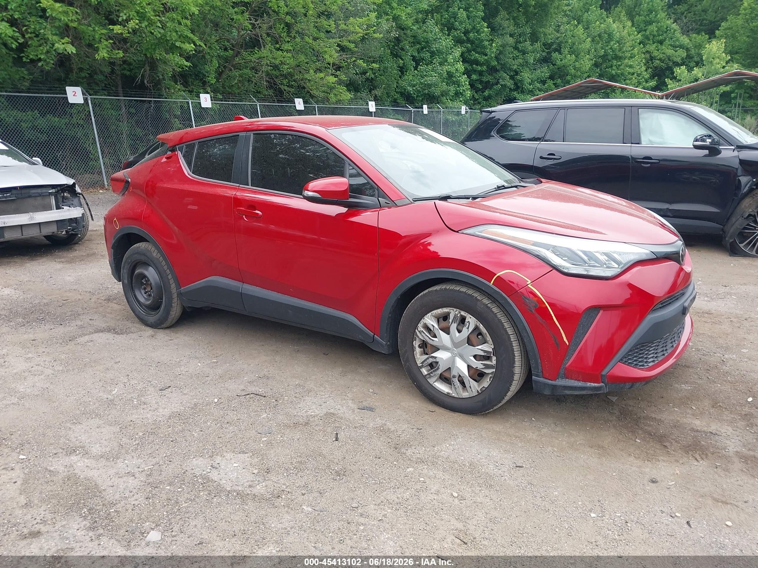 2020 Toyota C-HR LE, VIN NMTKHMBX8LR103590 — Front end