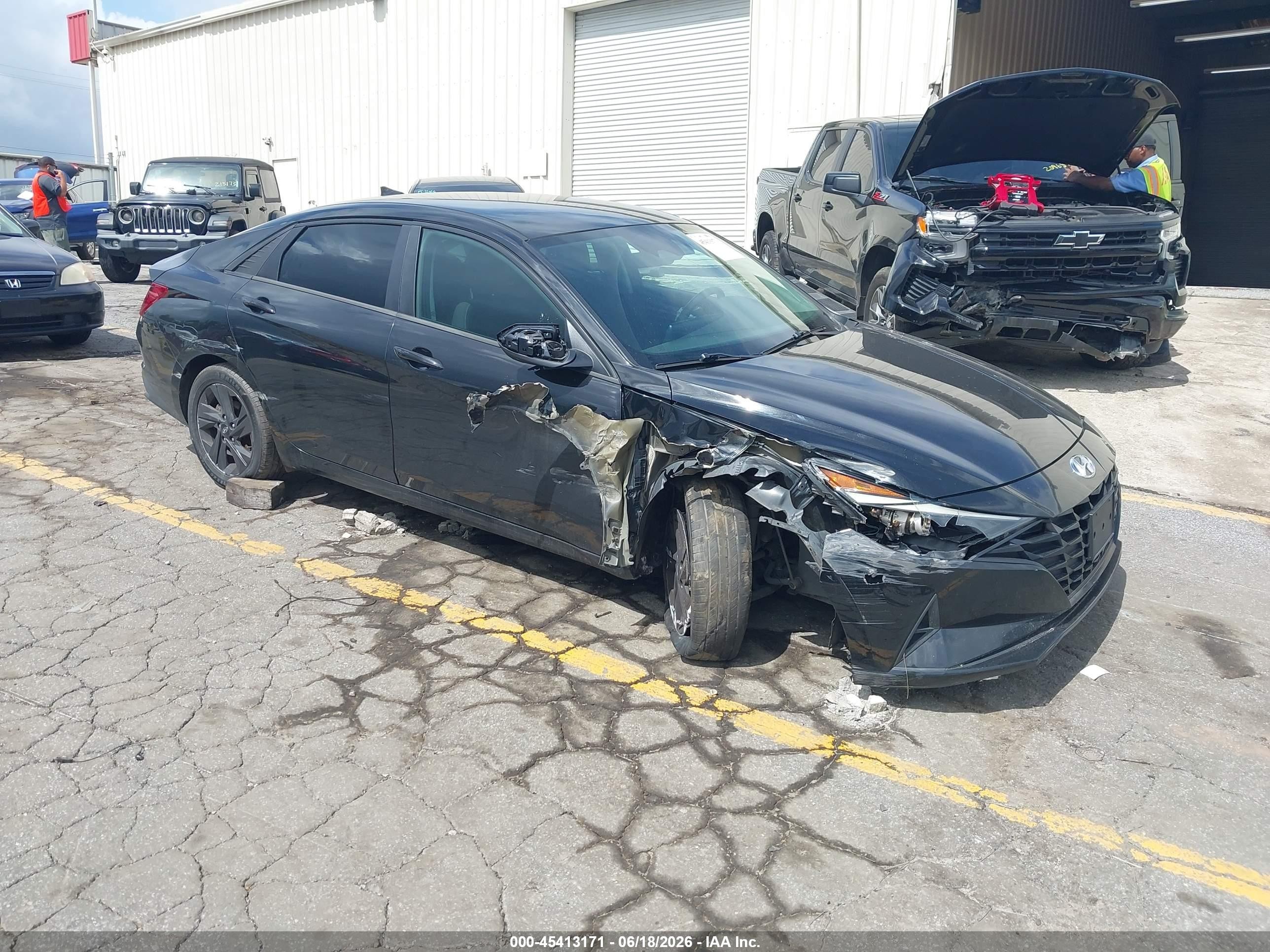 2022 Hyundai Elantra SEL, VIN 5NPLM4AG2NH077807 — Front end