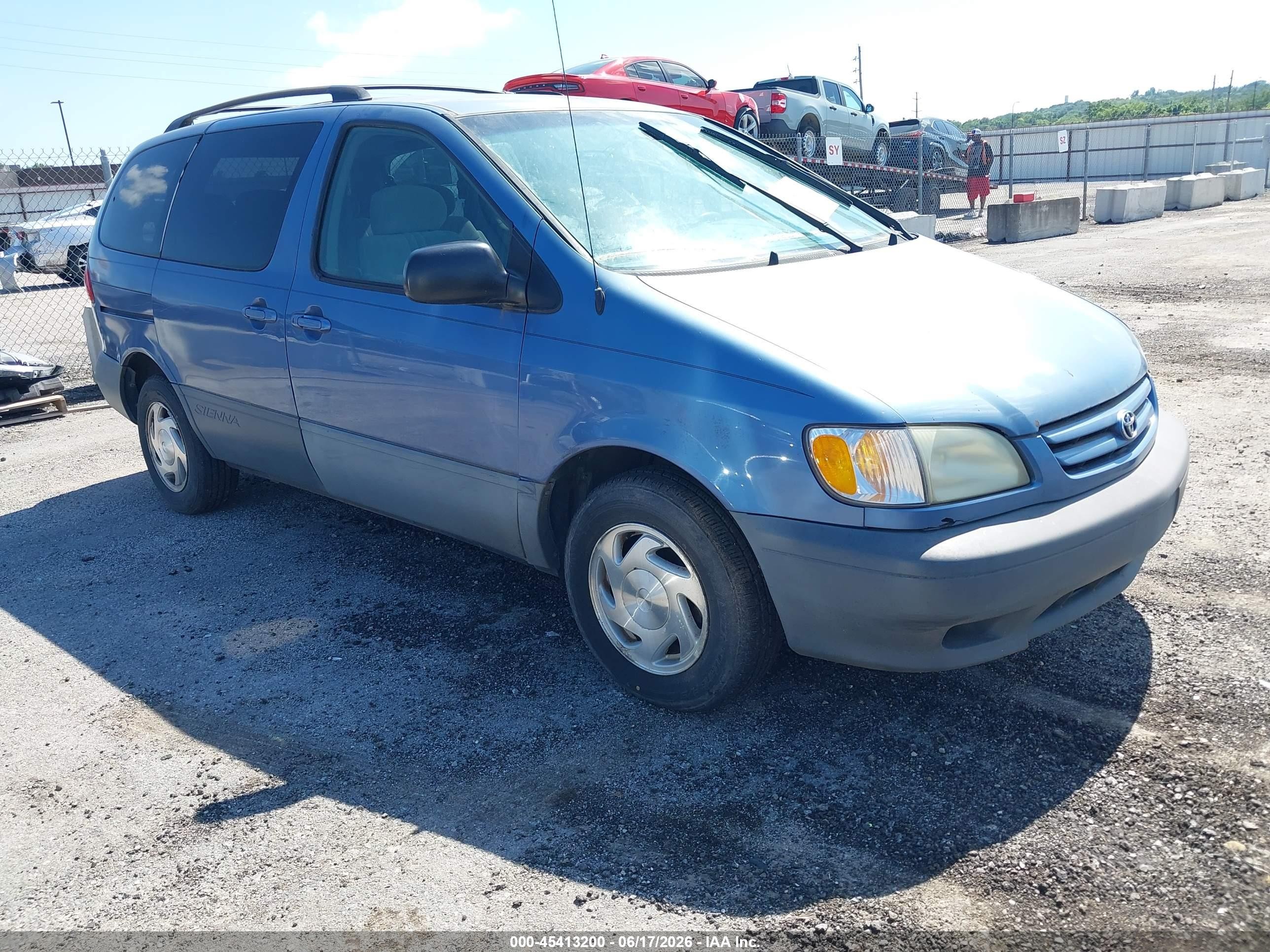 2003 Toyota Sienna, VIN 4T3VF19C13U549117 — Side