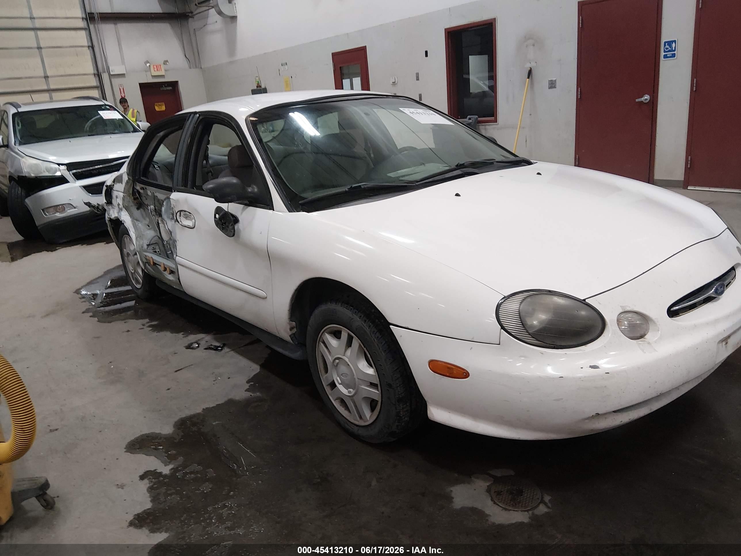 1999 Ford Taurus LX, VIN 1FAFP52U6XG212640 — Side