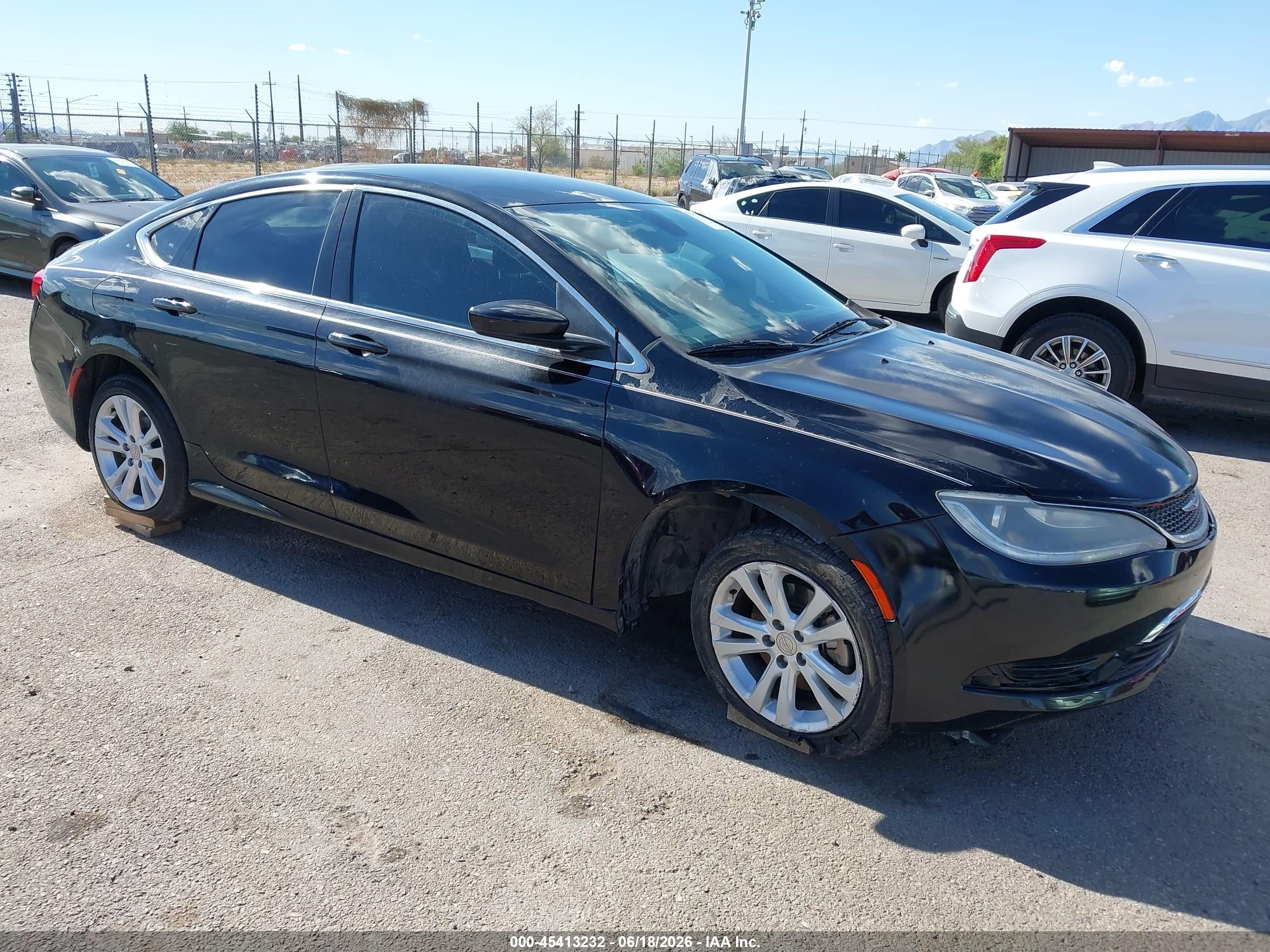 2015 Chrysler 200 Limited, VIN 1C3CCCABXFN677434 — Front end