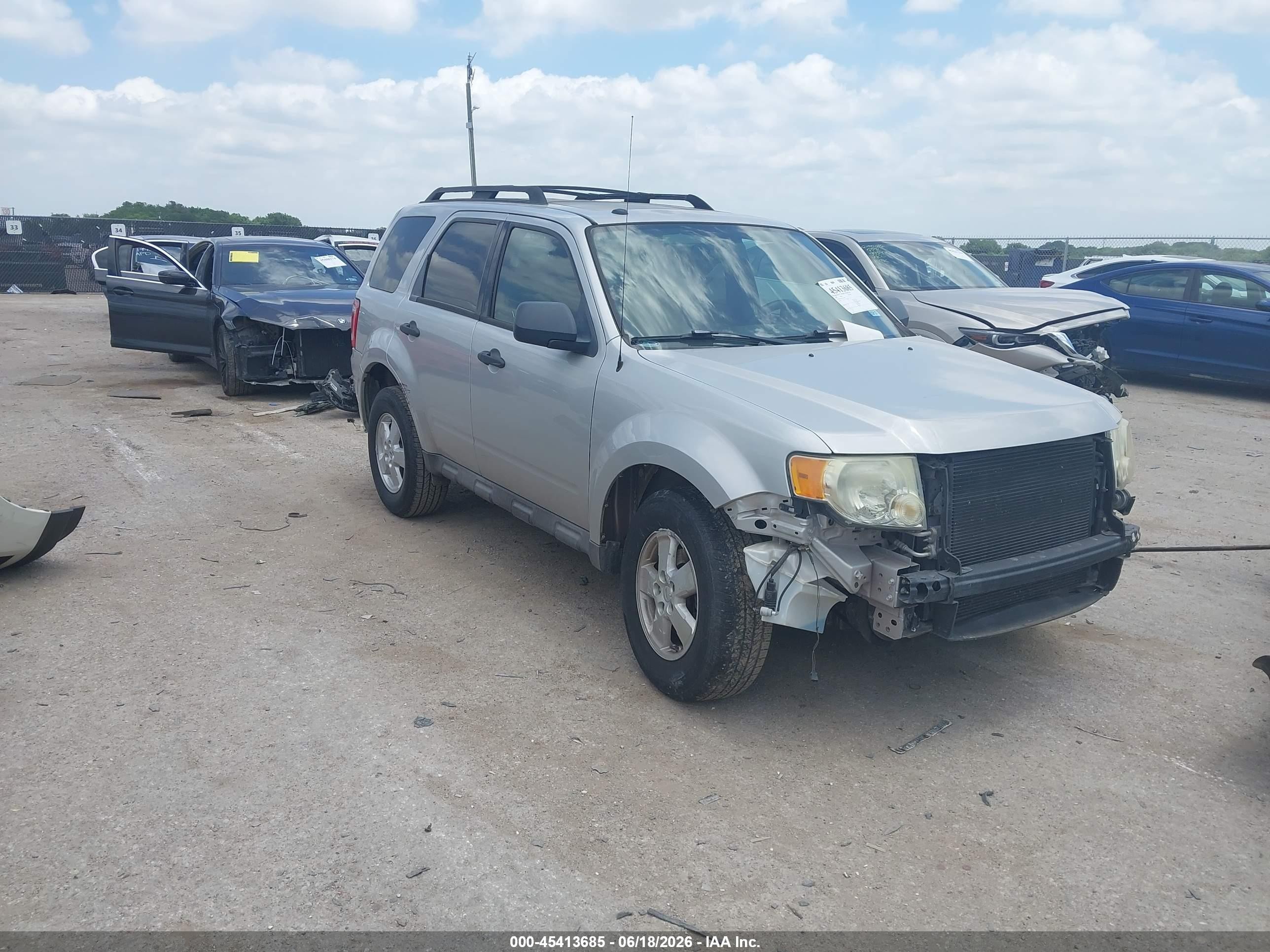 2009 Ford Escape XLT, VIN 1FMCU03G19KA64958 — Перед
