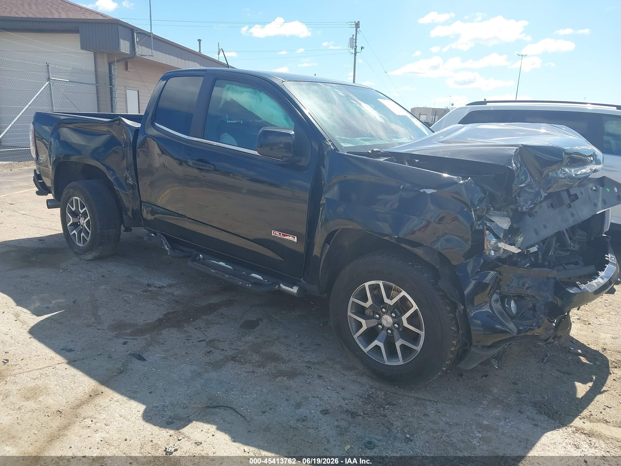 2015 GMC Canyon 4WD SLE, VIN 1GTH6BE32F1142739 — Front end