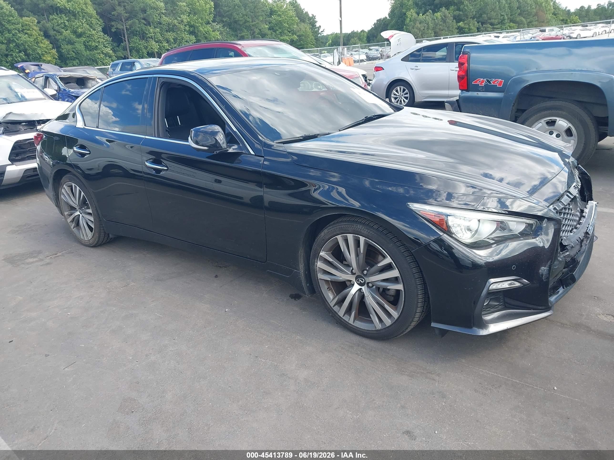 2022 Infiniti Q50 Sensory, VIN JN1EV7CR8NM340431 — Перед