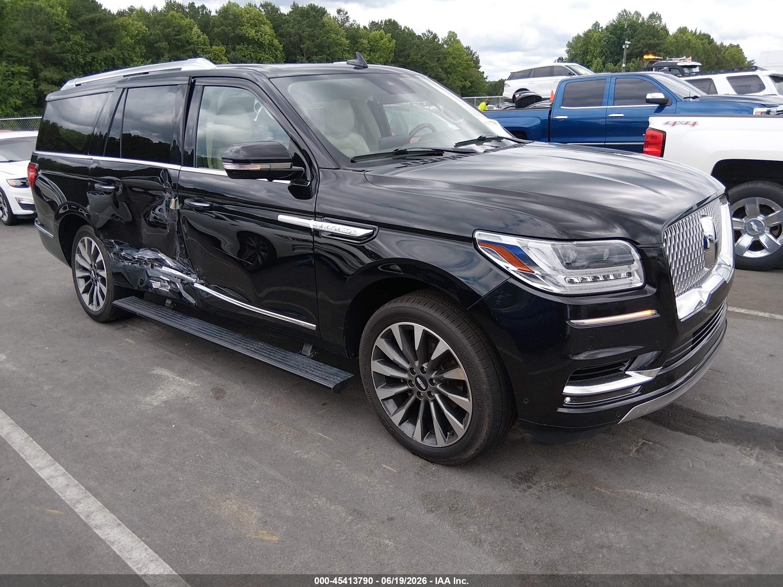 2021 Lincoln Navigator Reserve, VIN 5LMJJ3LT5MEL19095 — Side