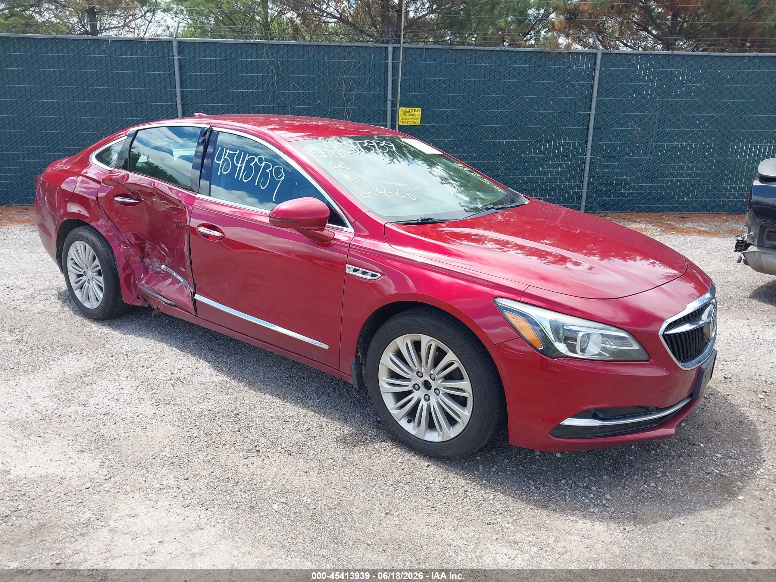 2018 Buick LaCrosse Premium, VIN 1G4ZR5SZ6JU126326 — Side