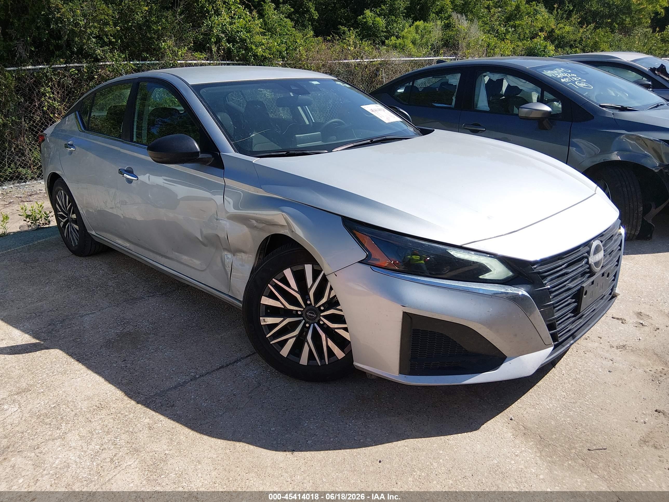 2025 Nissan Altima SV, VIN 1N4BL4DVXSN423306 — Front end