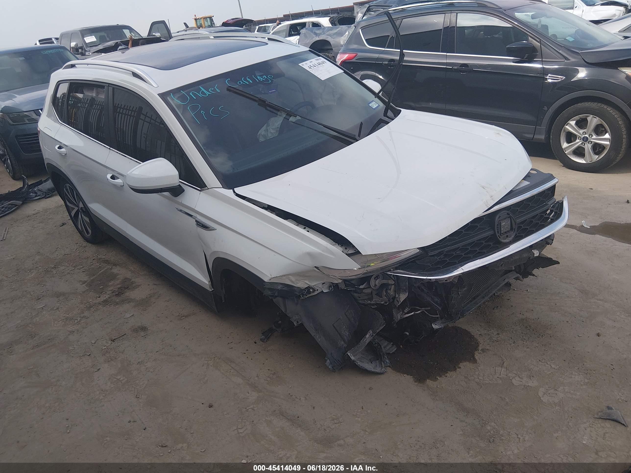 2024 Volkswagen Taos SE, VIN 3VVEX7B21RM091266 — Front end
