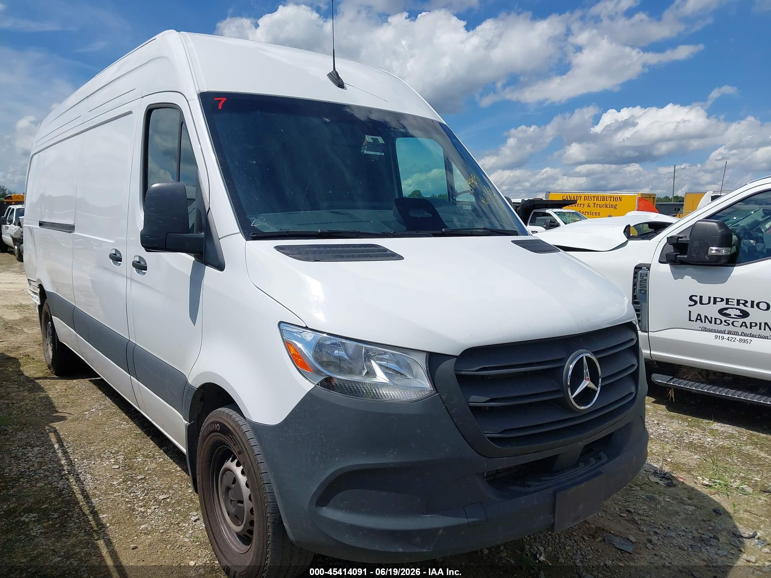2025 Mercedes-Benz Sprinter Cargo, VIN W1Y4KCHY4ST231973 — Зад