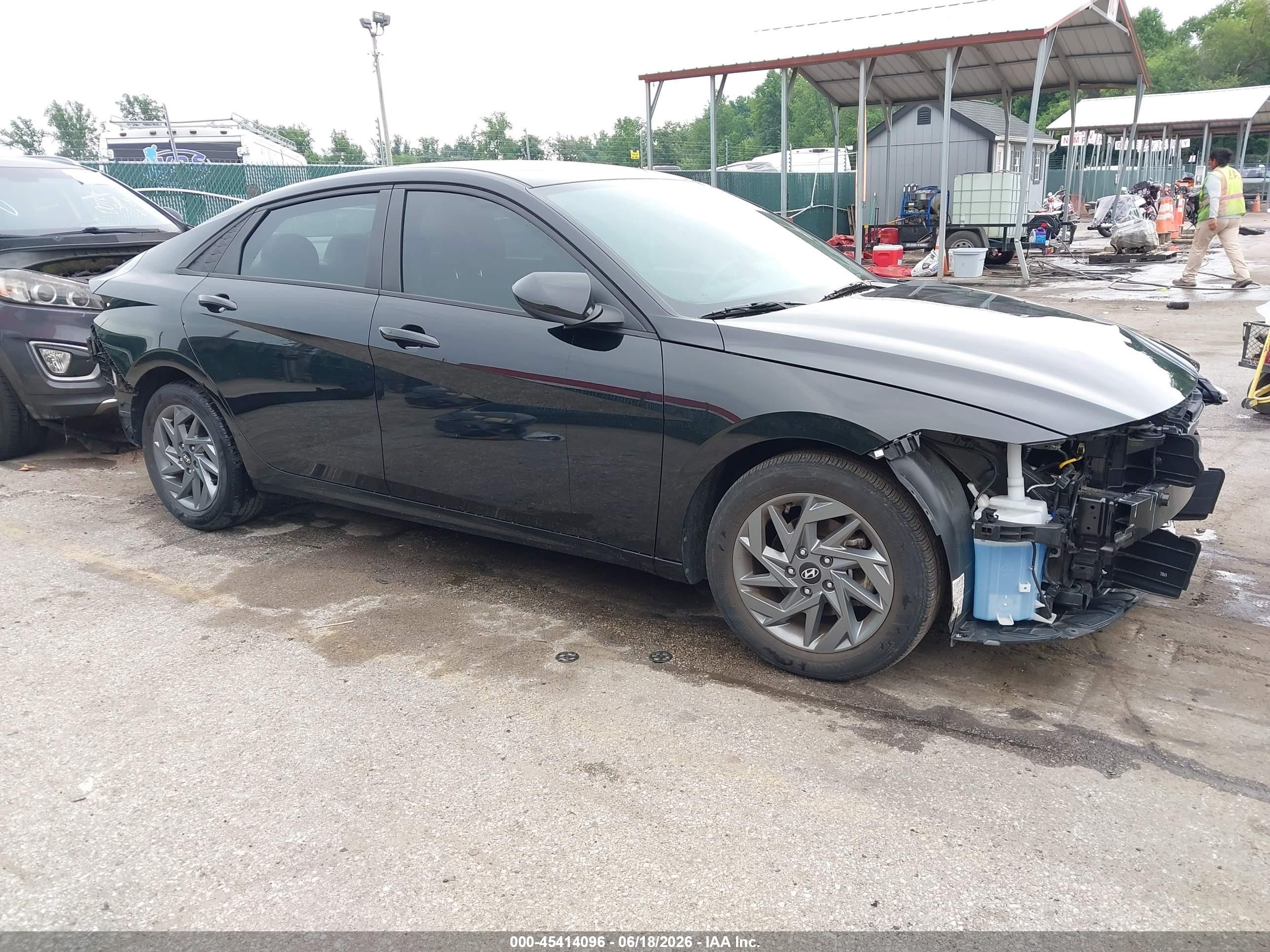 2024 Hyundai Elantra SEL, VIN KMHLM4DG2RU755328 — Front end