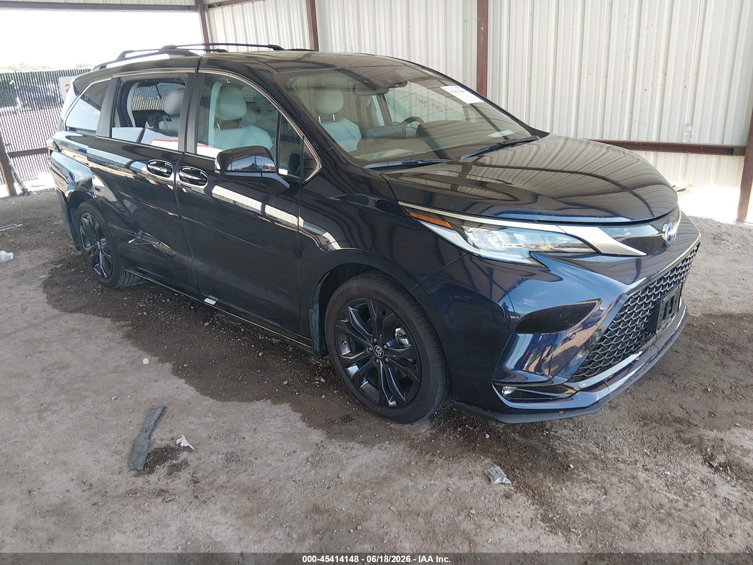 2024 Toyota Sienna XSE, VIN 5TDXRKEC4RS211490 — All over
