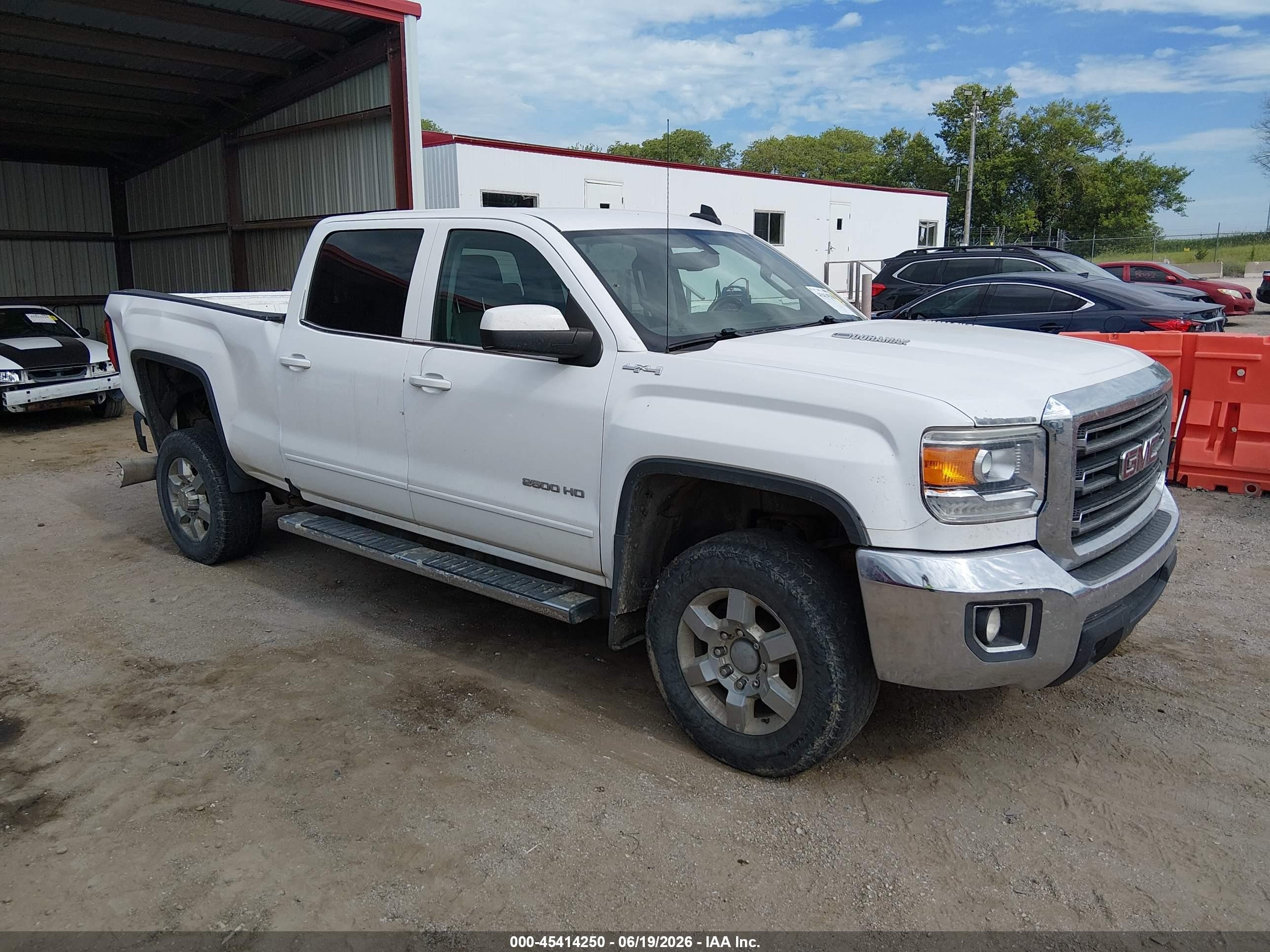 2016 GMC Sierra 2500HD SLE, VIN 1GT12SE89GF181129 — Rear end