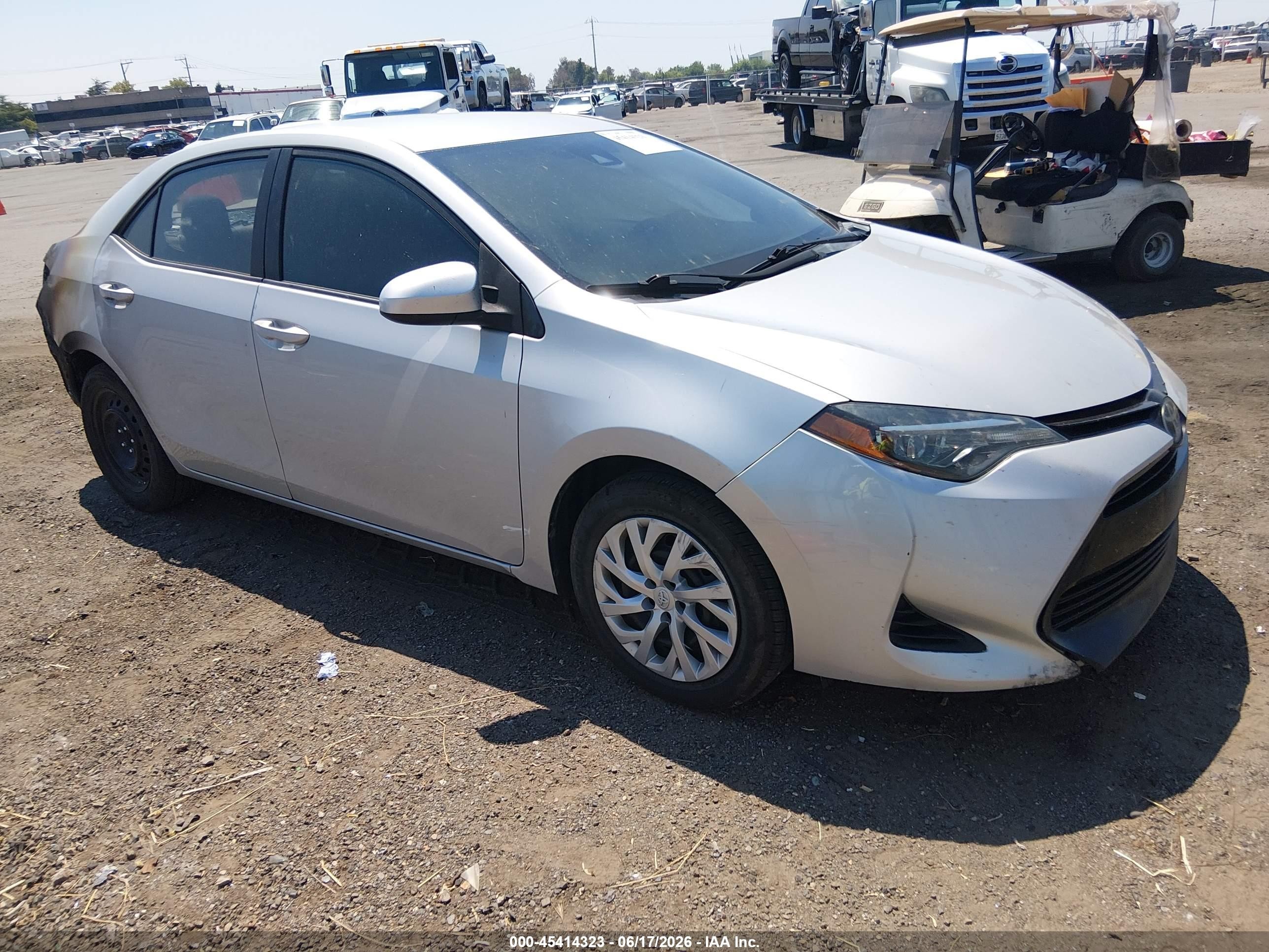 2019 Toyota Corolla LE, VIN 5YFBURHE2KP914860 — Пожар в салоне