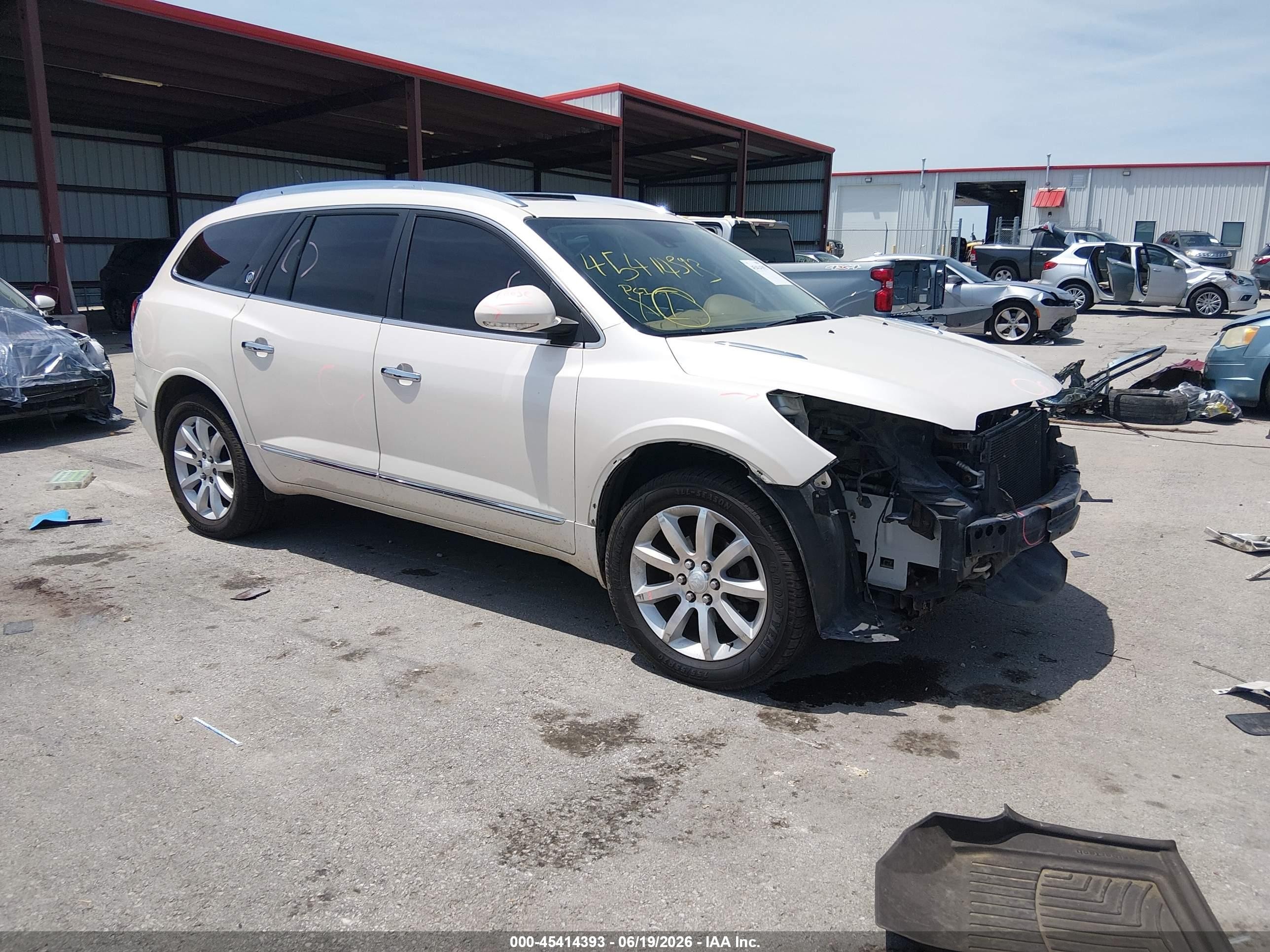 2014 Buick Enclave Premium, VIN 5GAKVCKD8EJ115198 — Front end