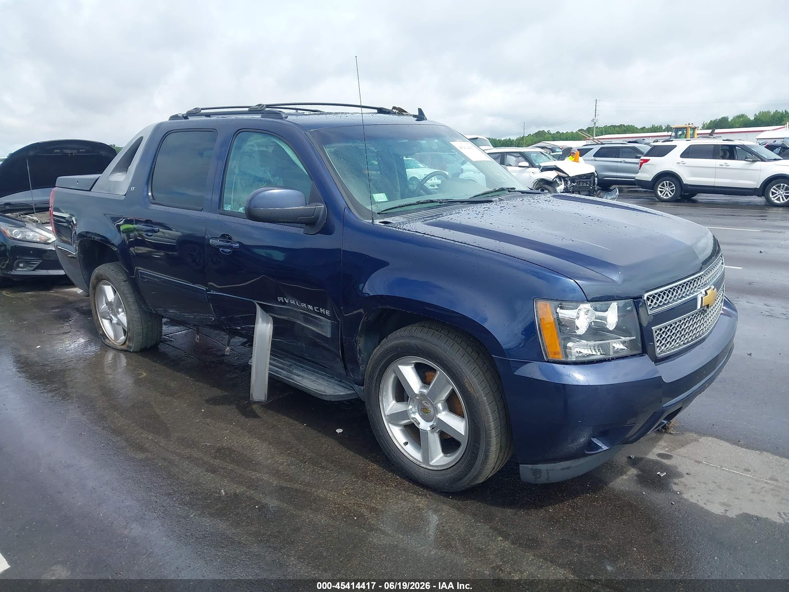 2012 Chevrolet Avalanche LT, VIN 3GNMCFE0XCG274897 — Side