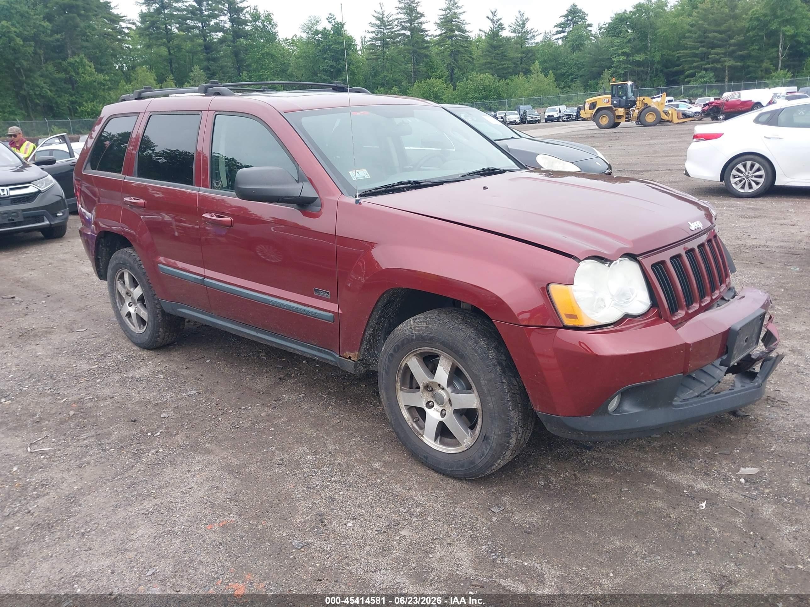2008 Jeep Grand Cherokee Laredo, VIN 1J8GR48K68C146648 — Front end