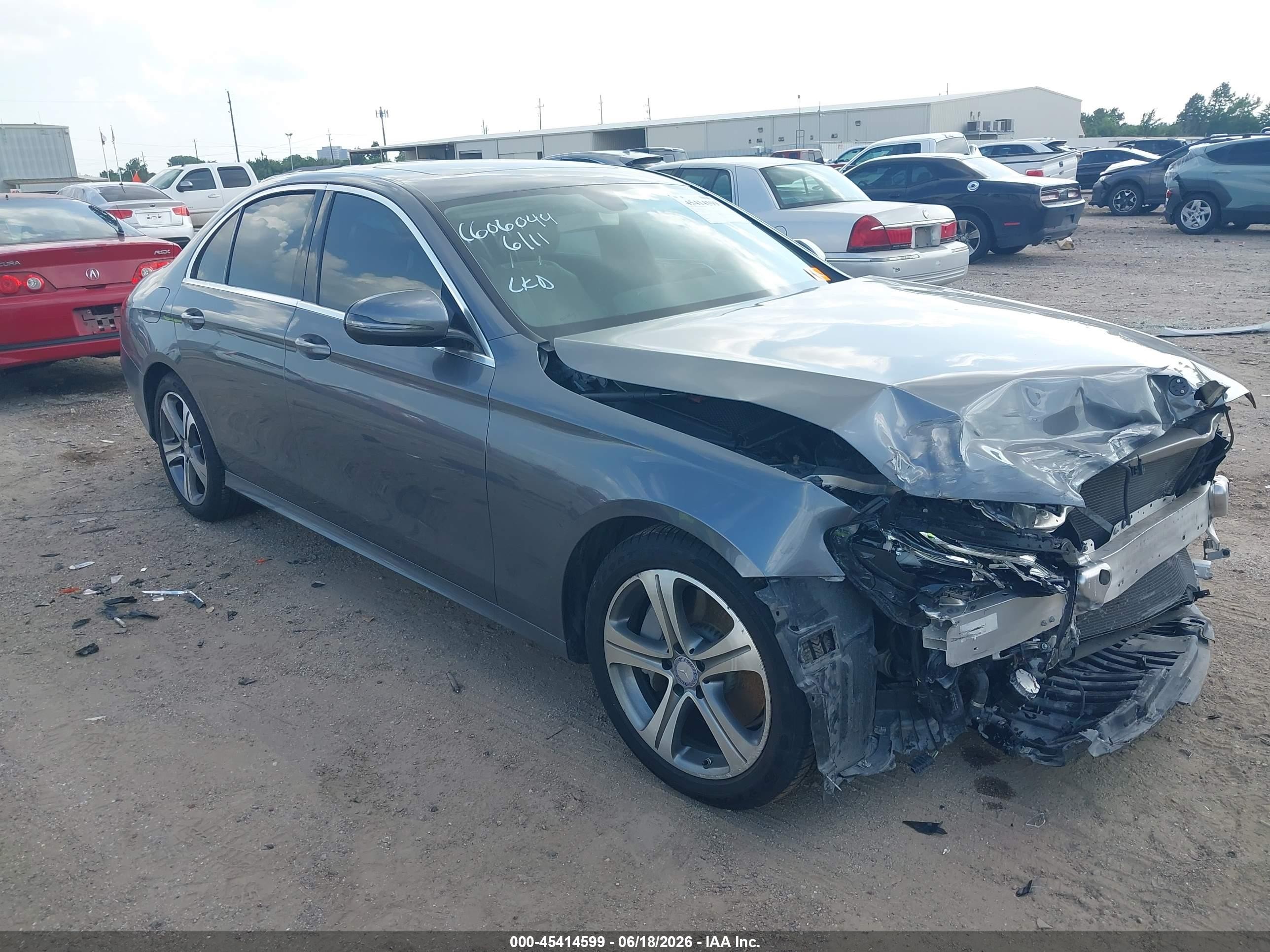 2017 Mercedes-Benz E 300 Luxury, VIN WDDZF4JB7HA114828 — Front end