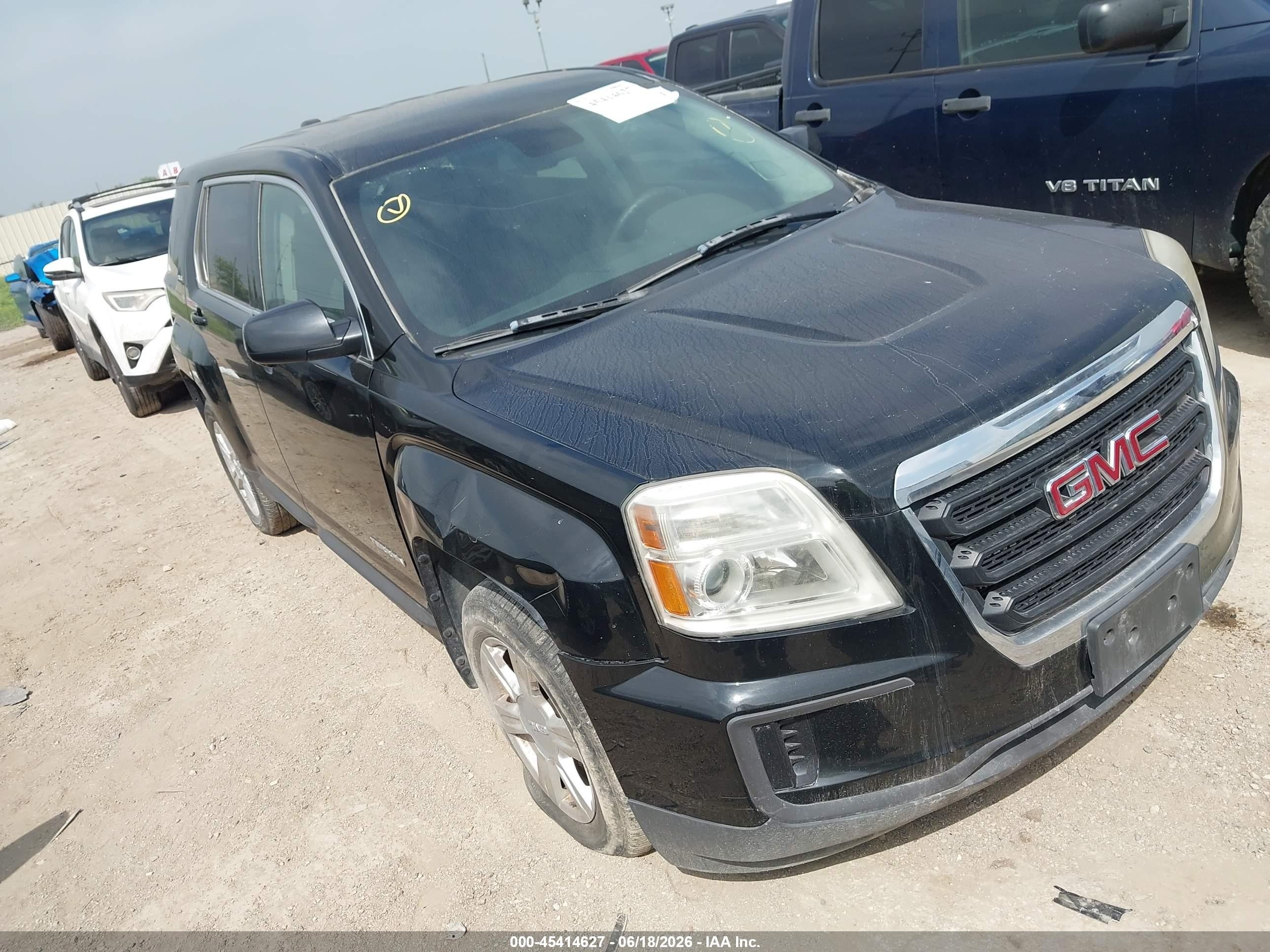 2016 GMC Terrain SLE, VIN 2GKALMEK7G6164283 — Front end