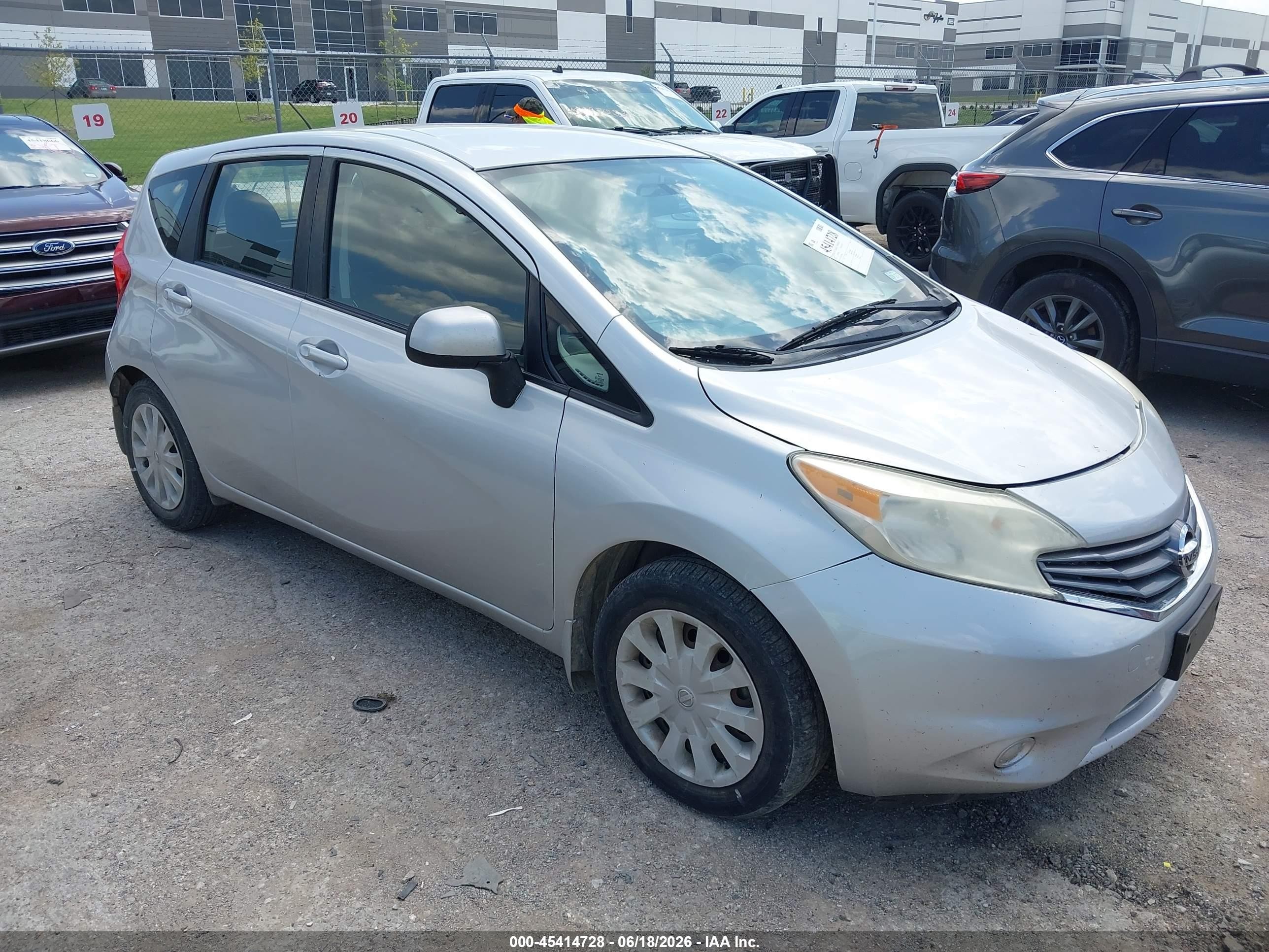 2014 Nissan Note SV, VIN 3N1CE2CP2EL398926 — Front end