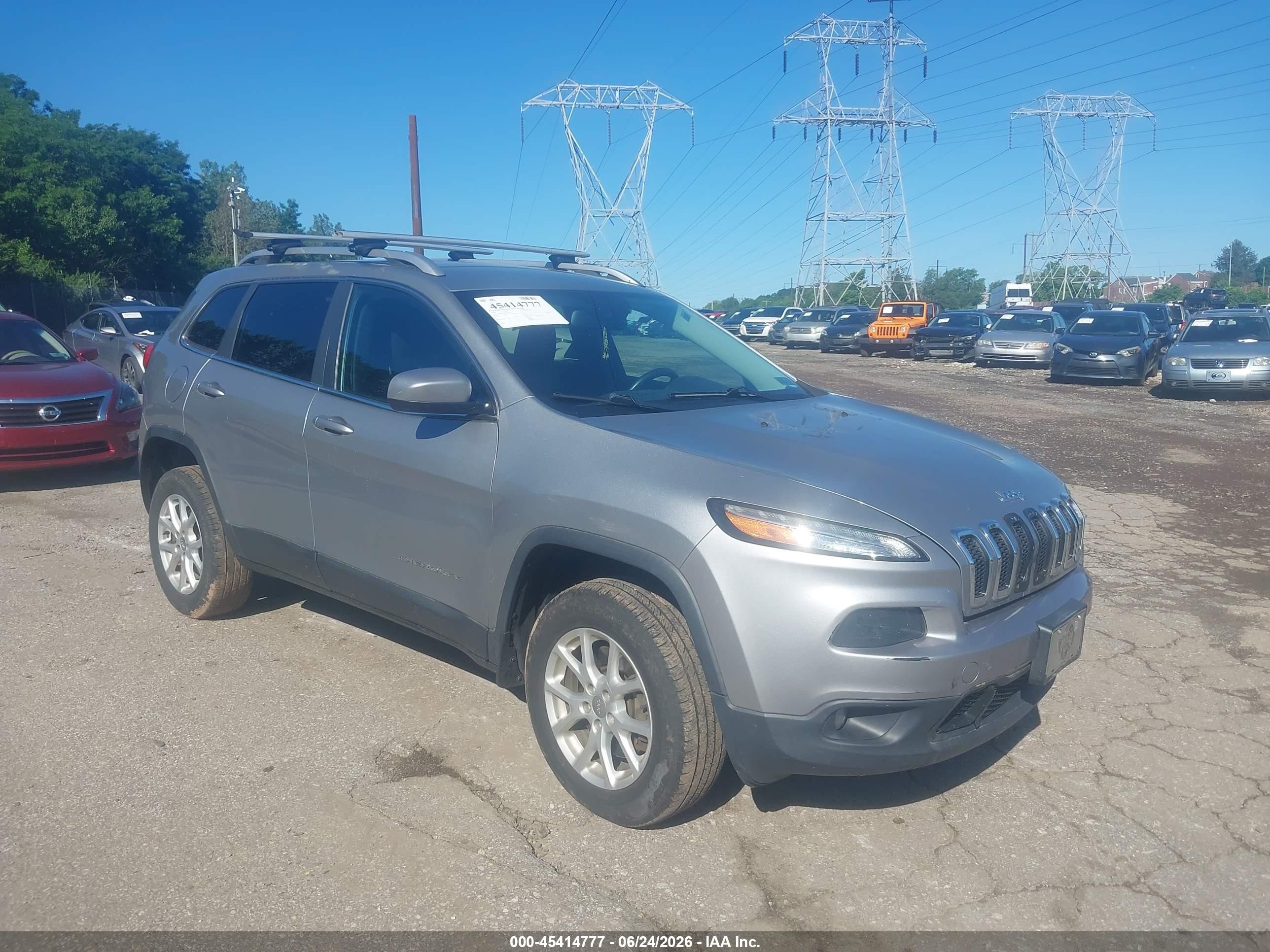 2014 Jeep Cherokee Latitude, VIN 1C4PJMCS5EW108571 — Перед