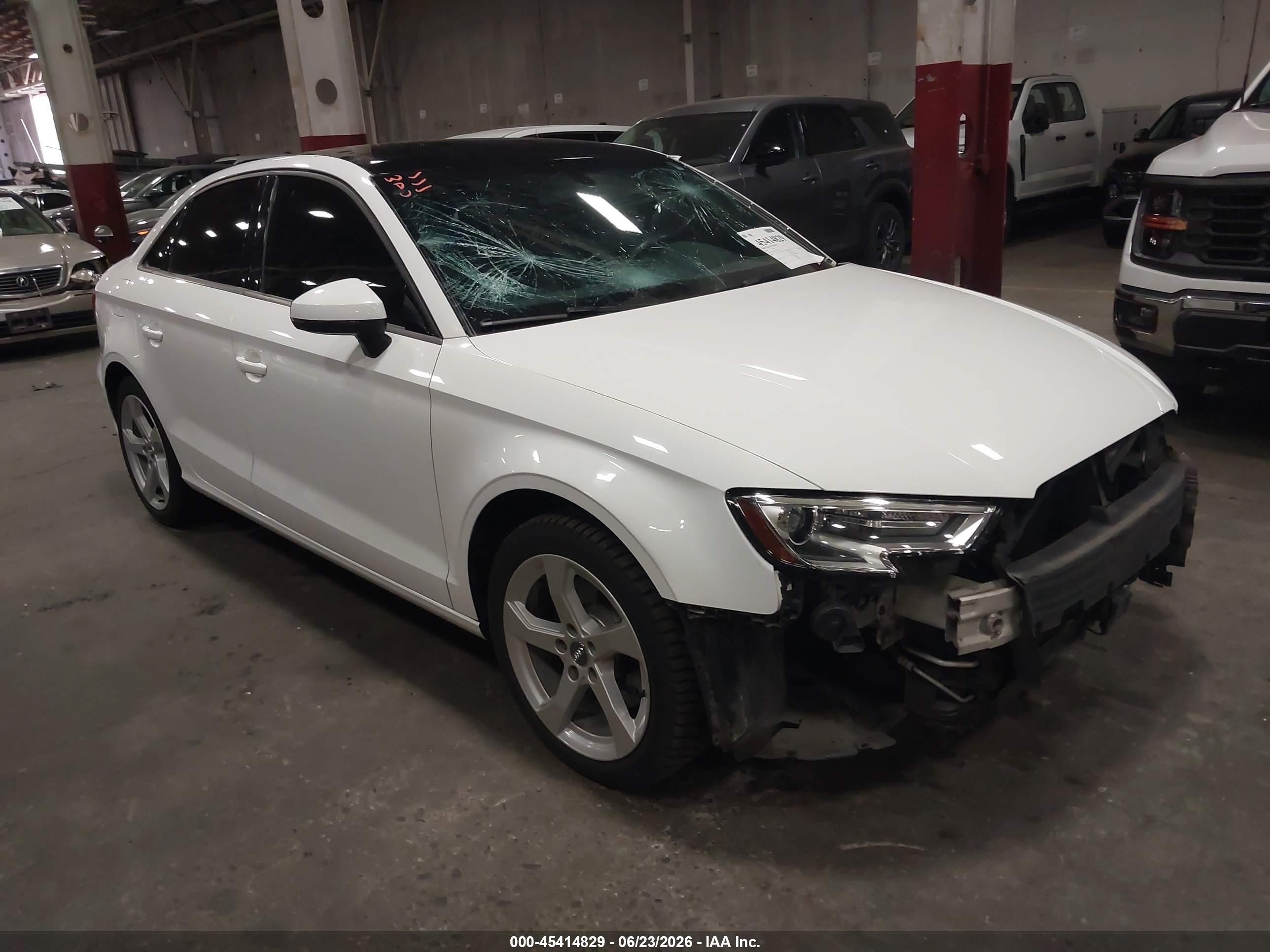 2019 Audi A3 Premium, VIN WAUAUGFF9K1010825 — Перед