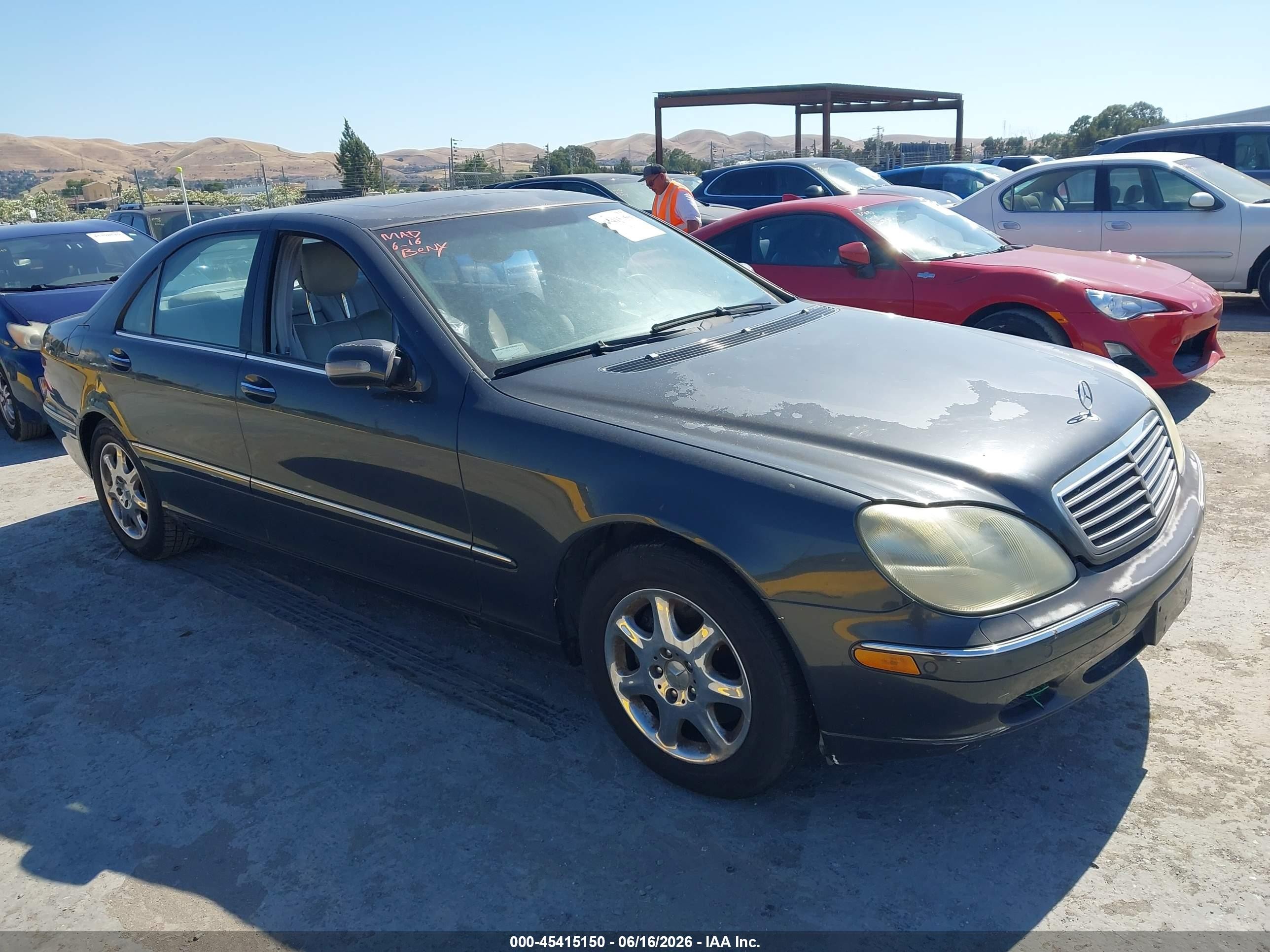 2000 Mercedes-Benz S 320/430/500, VIN WDBNG75J3YA121461 — Normal wear
