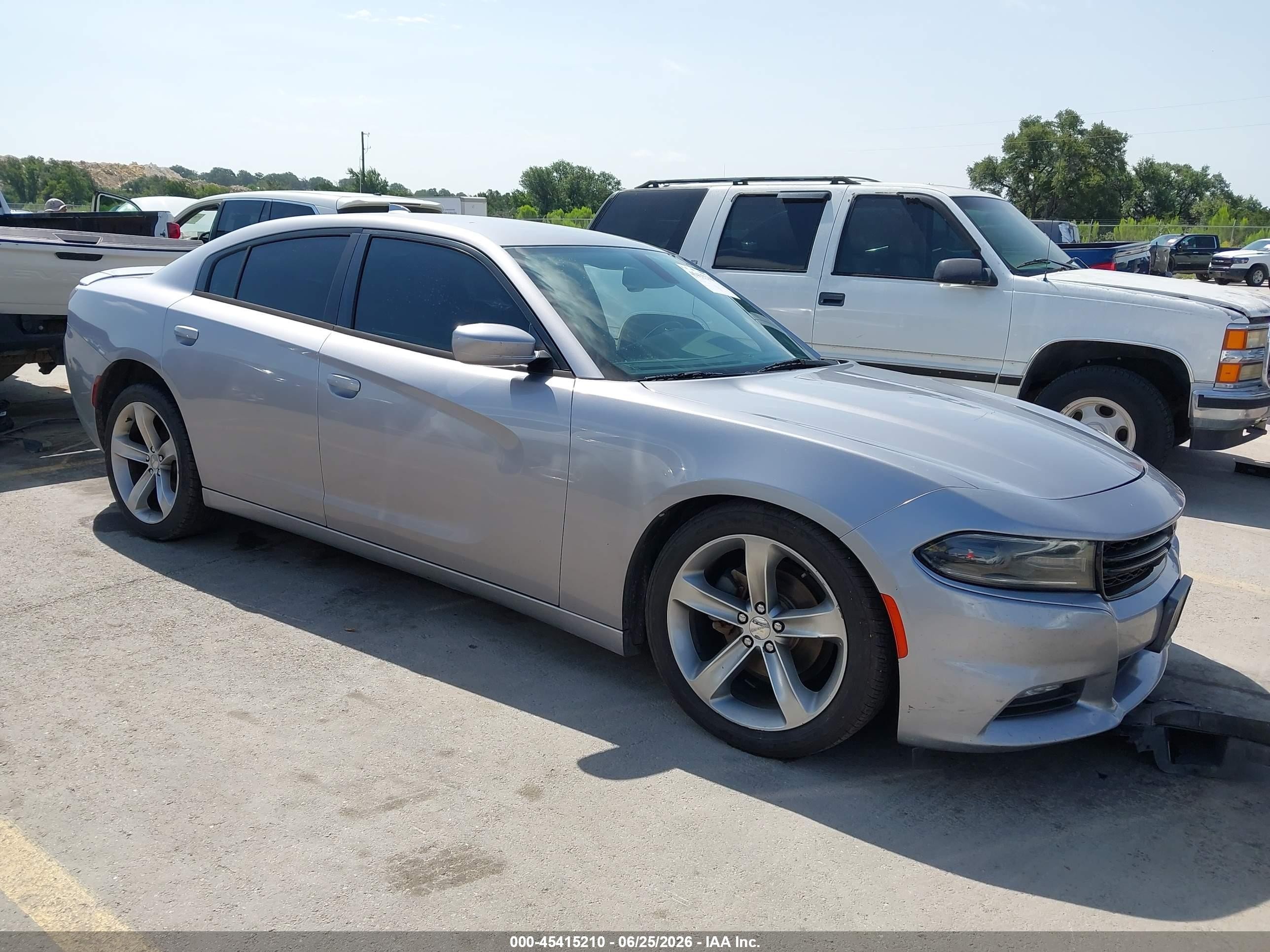 2015 Dodge Charger SXT, VIN 2C3CDXHG6FH724960 — Side