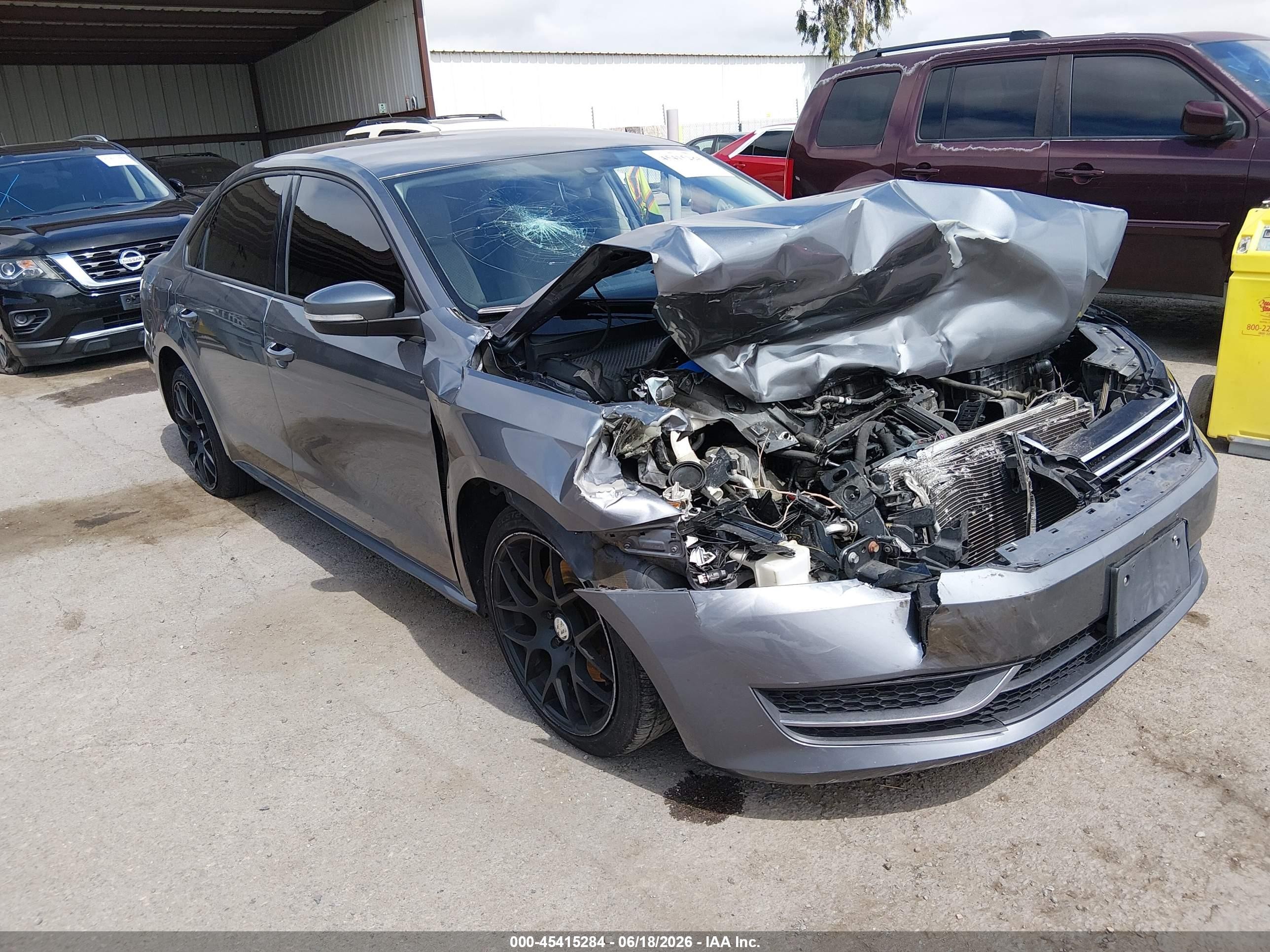 2015 Volkswagen Passat S, VIN 1VWAT7A3XFC026963 — Front end