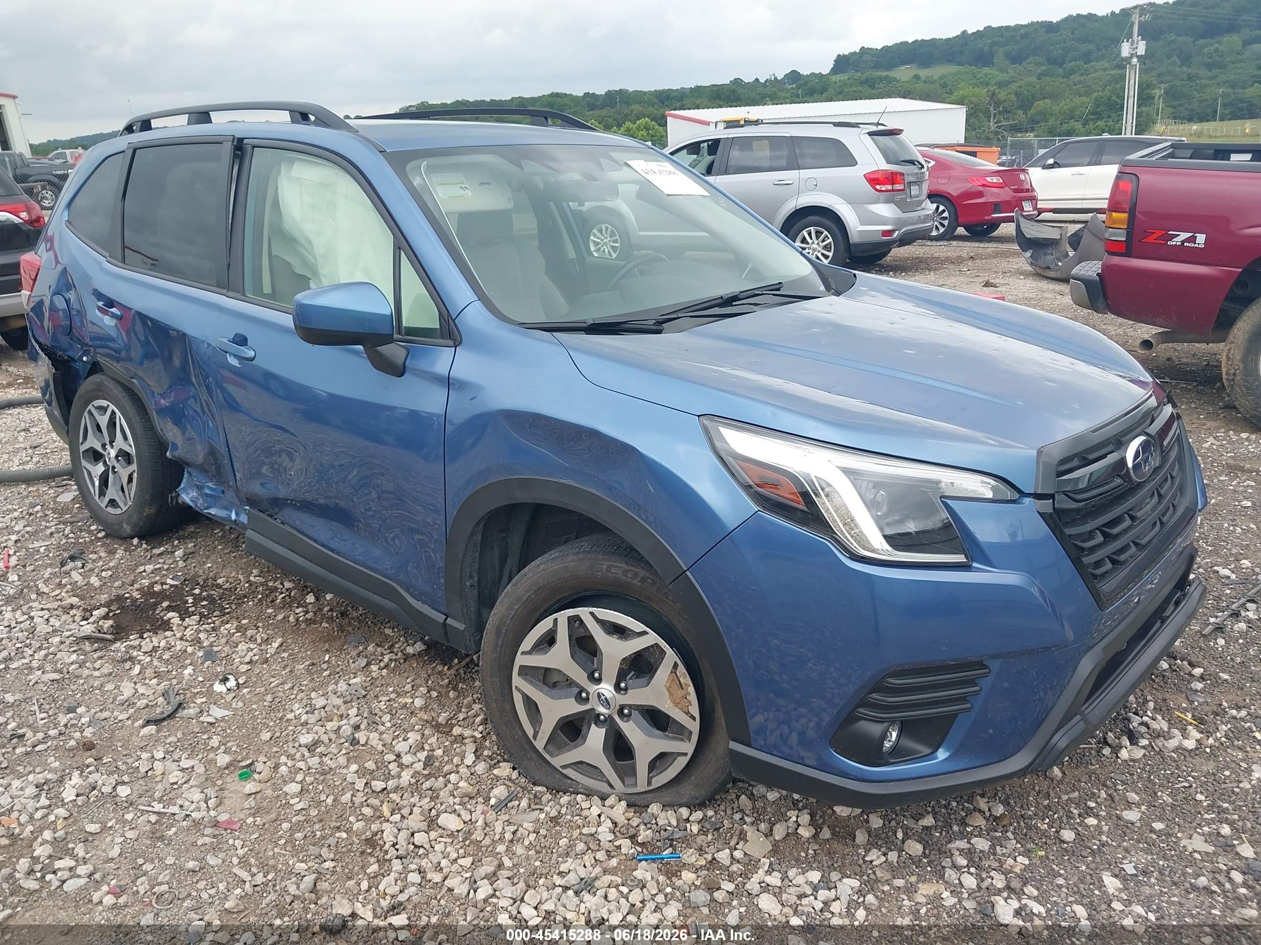 2024 Subaru Forester Premium, VIN JF2SKACC7RH481508 — Бок