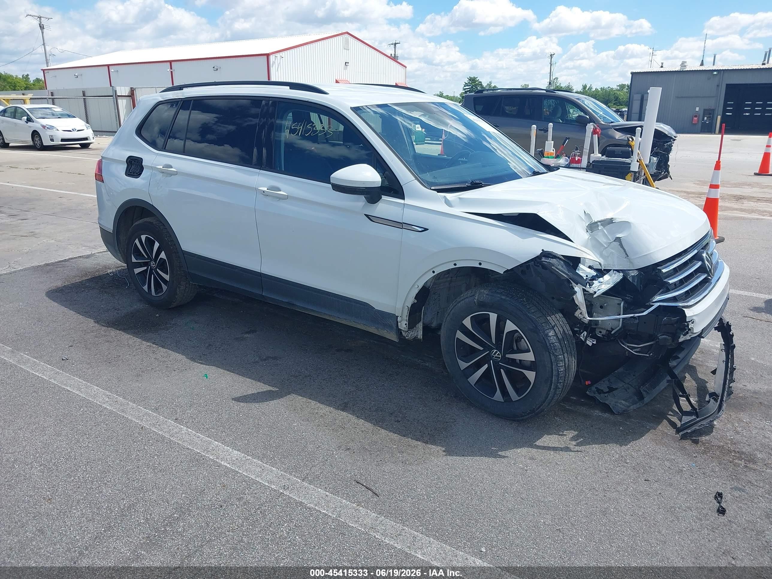 2024 Volkswagen Tiguan S, VIN 3VVFB7AX7RM021870 — Front end
