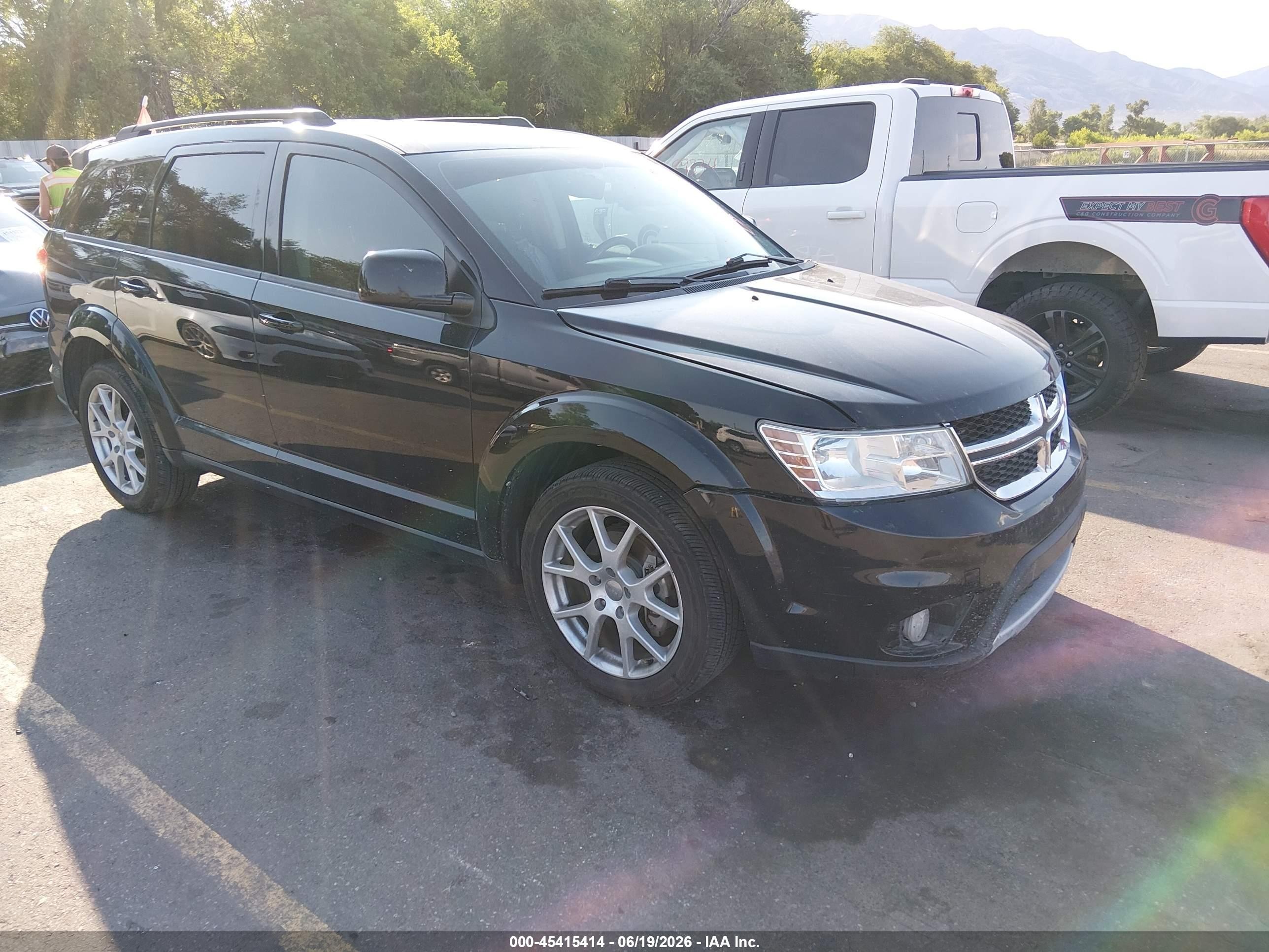 2015 Dodge Journey SXT, VIN 3C4PDDBG3FT676085 — Side