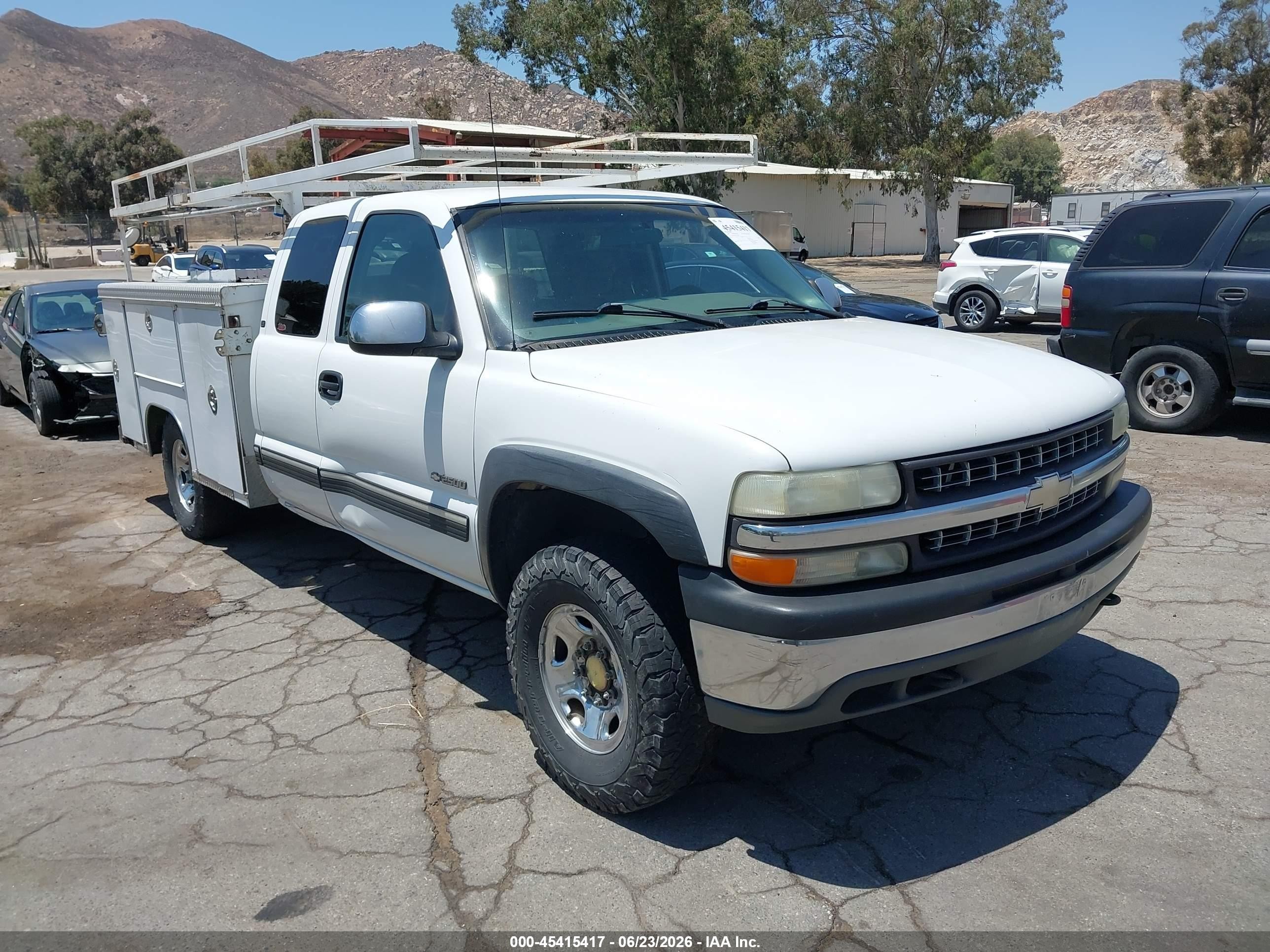 2000 Chevrolet Silverado 2500 LS, VIN 1GCGK29U8YE317095 — Theft recovery