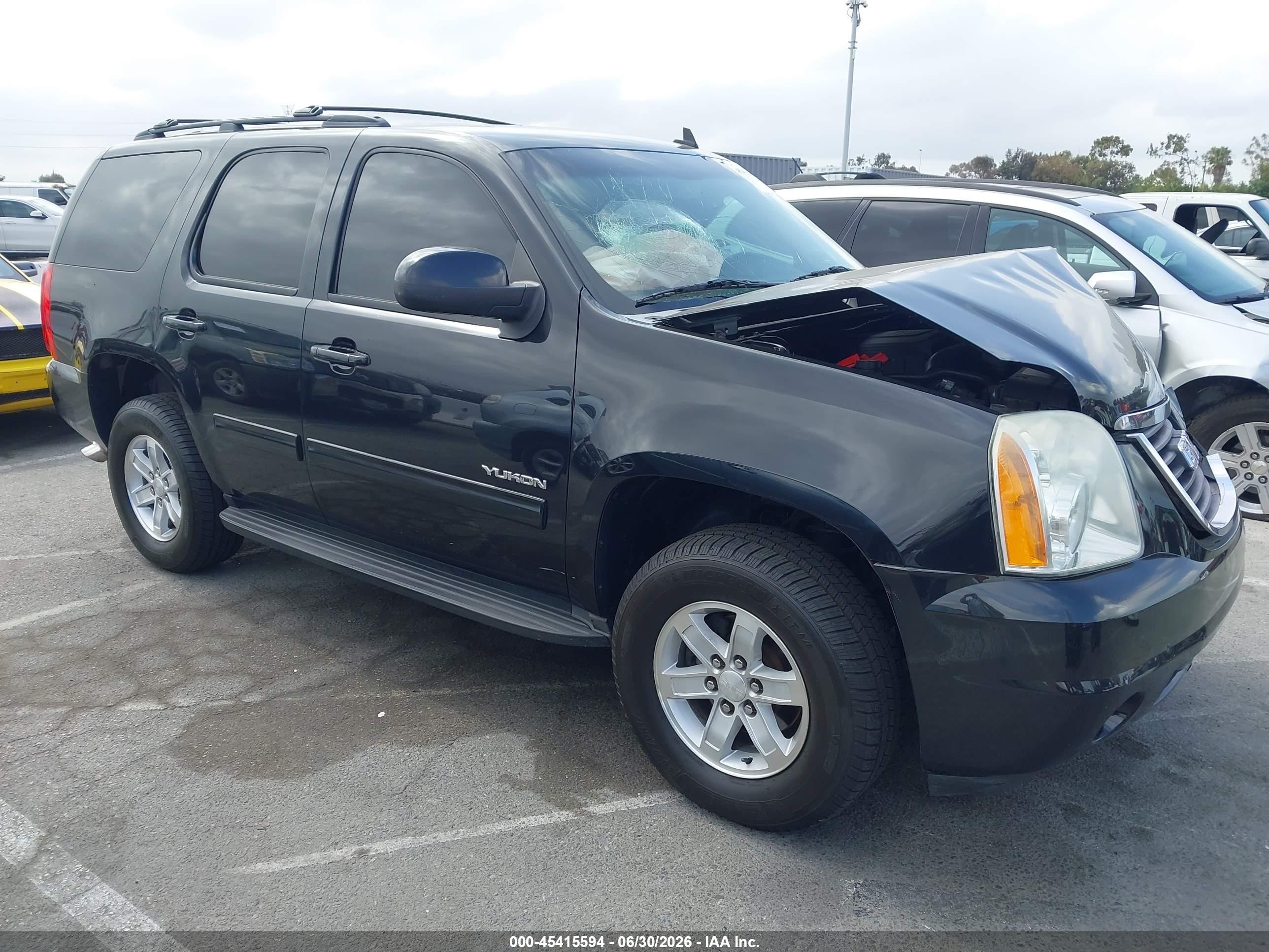 2011 GMC Yukon SLE, VIN 1GKS1AE03BR376375 — Перед