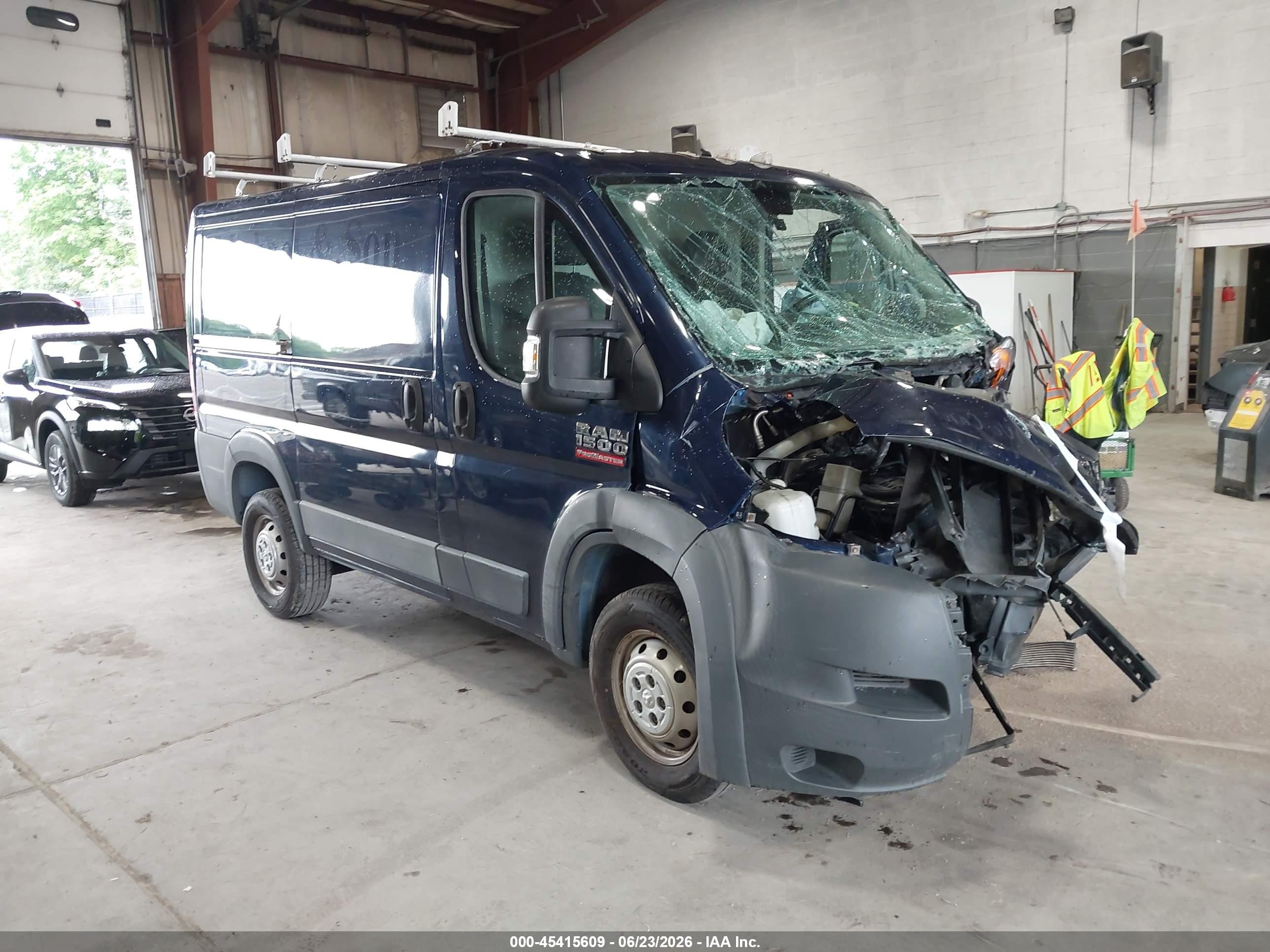 2017 Ram ProMaster Cargo, VIN 3C6TRVNG2HE532494 — Перед