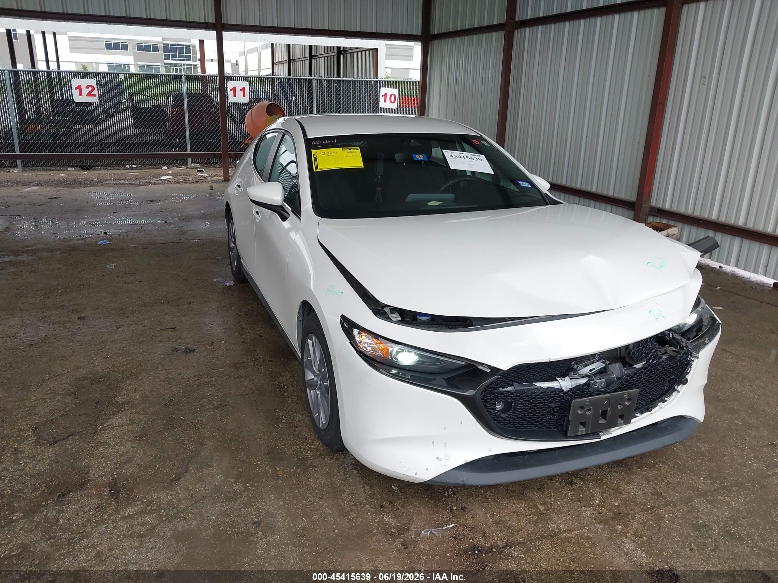 2022 Mazda 3 S, VIN JM1BPAJL0N1517271 — Front end