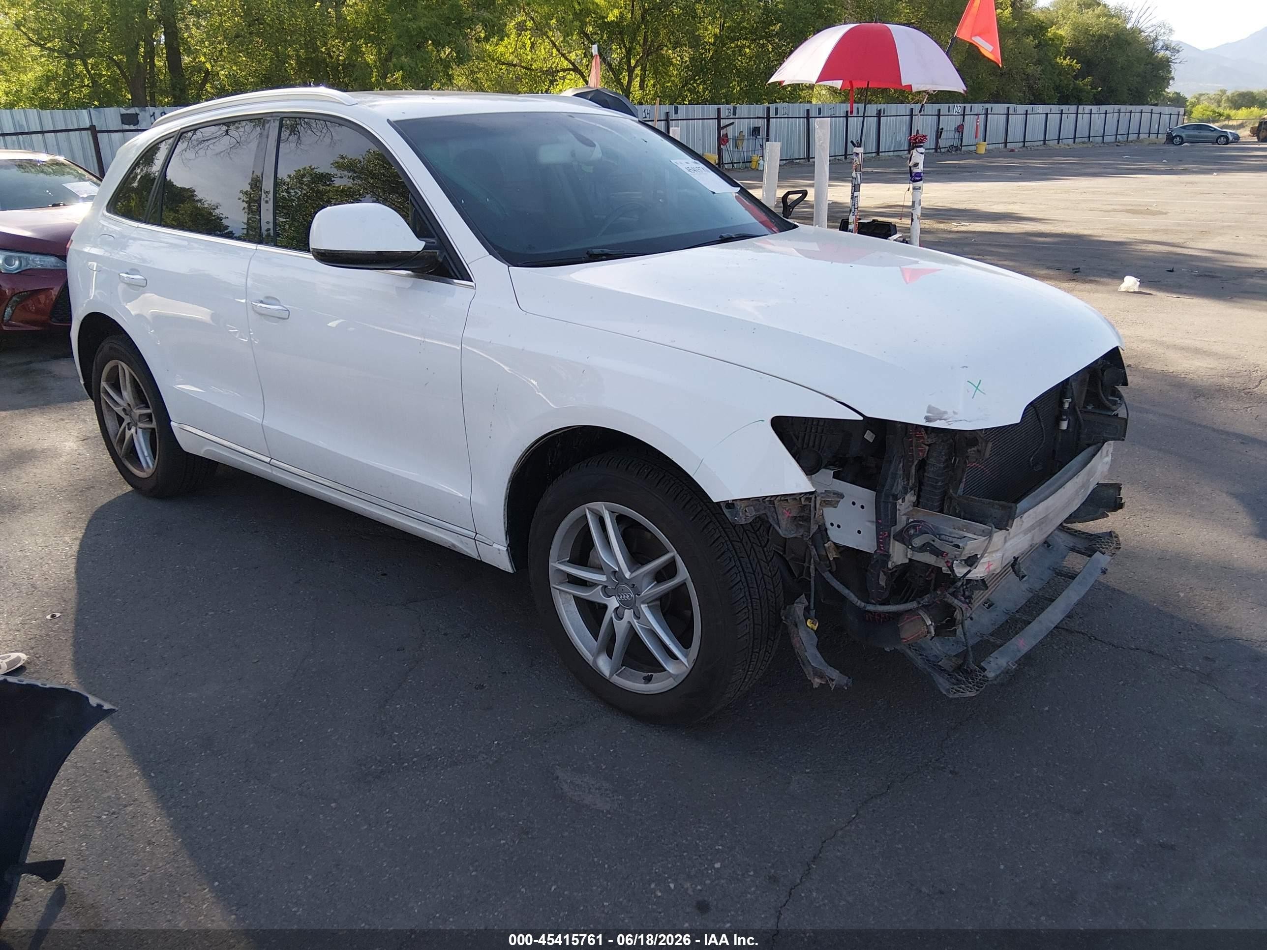 2016 Audi Q5 Premium, VIN WA1C2AFP7GA114481 — Front end