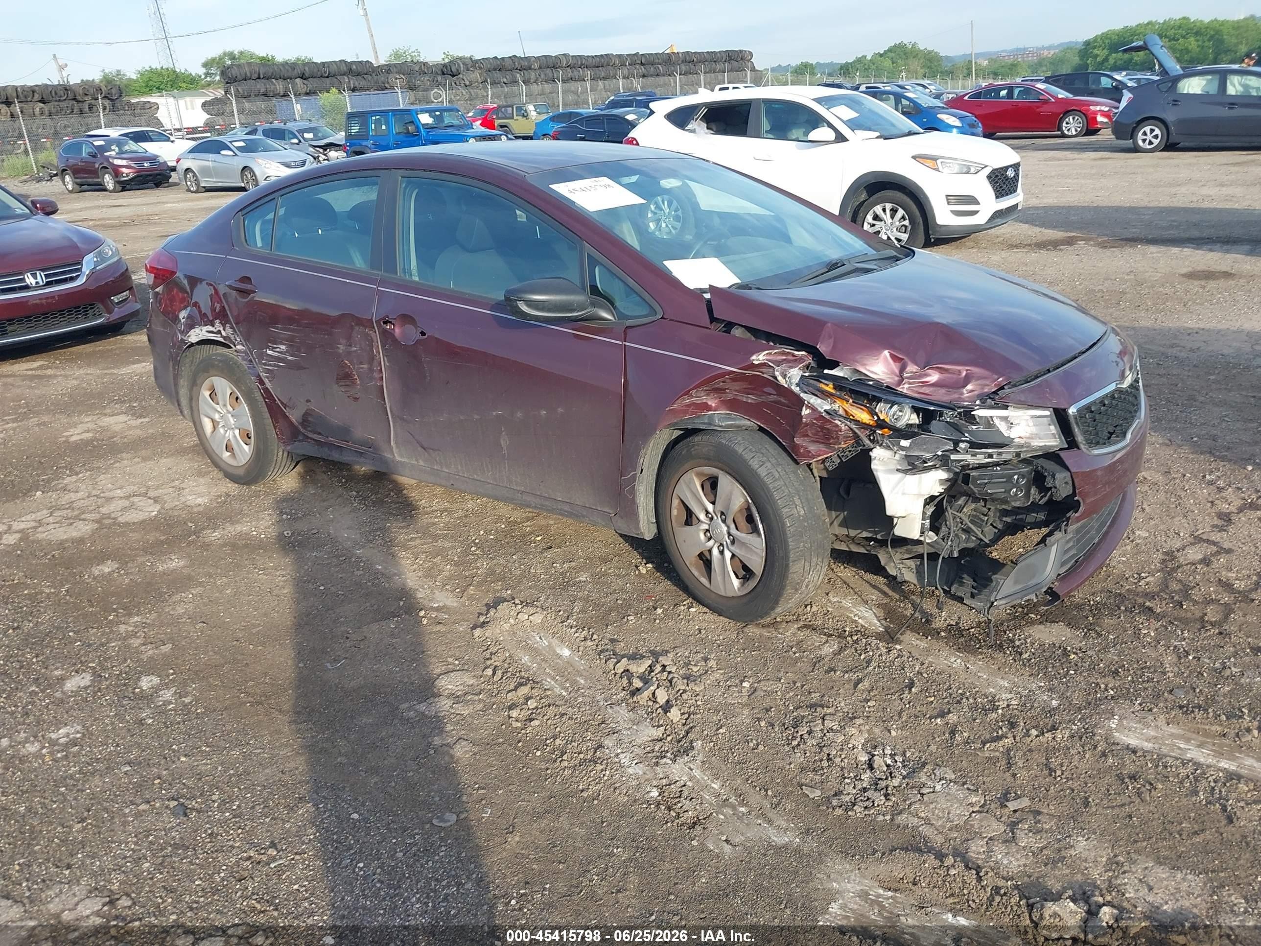 2018 Kia Forte LX, VIN 3KPFK4A75JE174646 — Front end