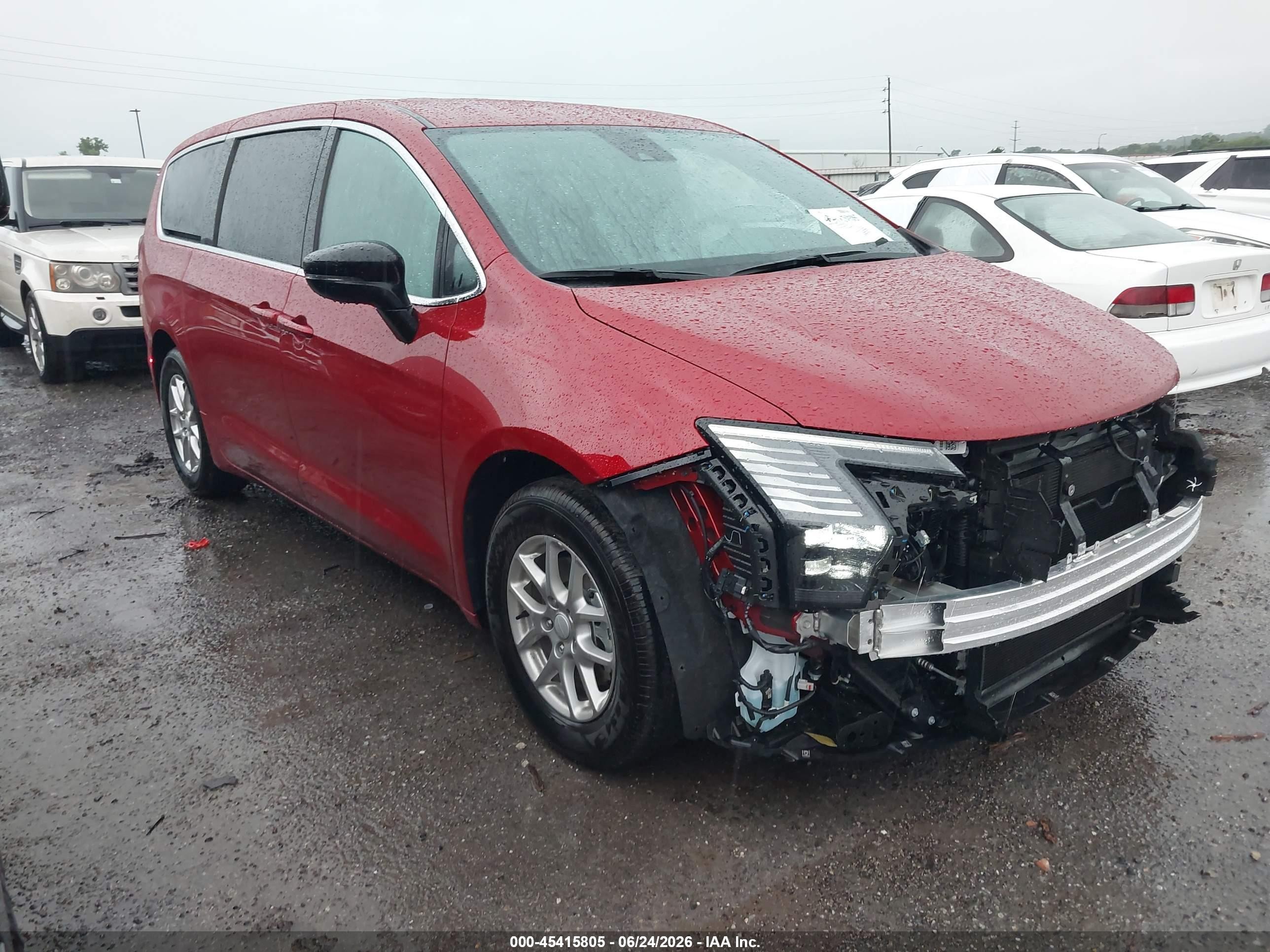 2027 Chrysler Pacifica Select, VIN 2C4RC1BG4VR553035 — Front end