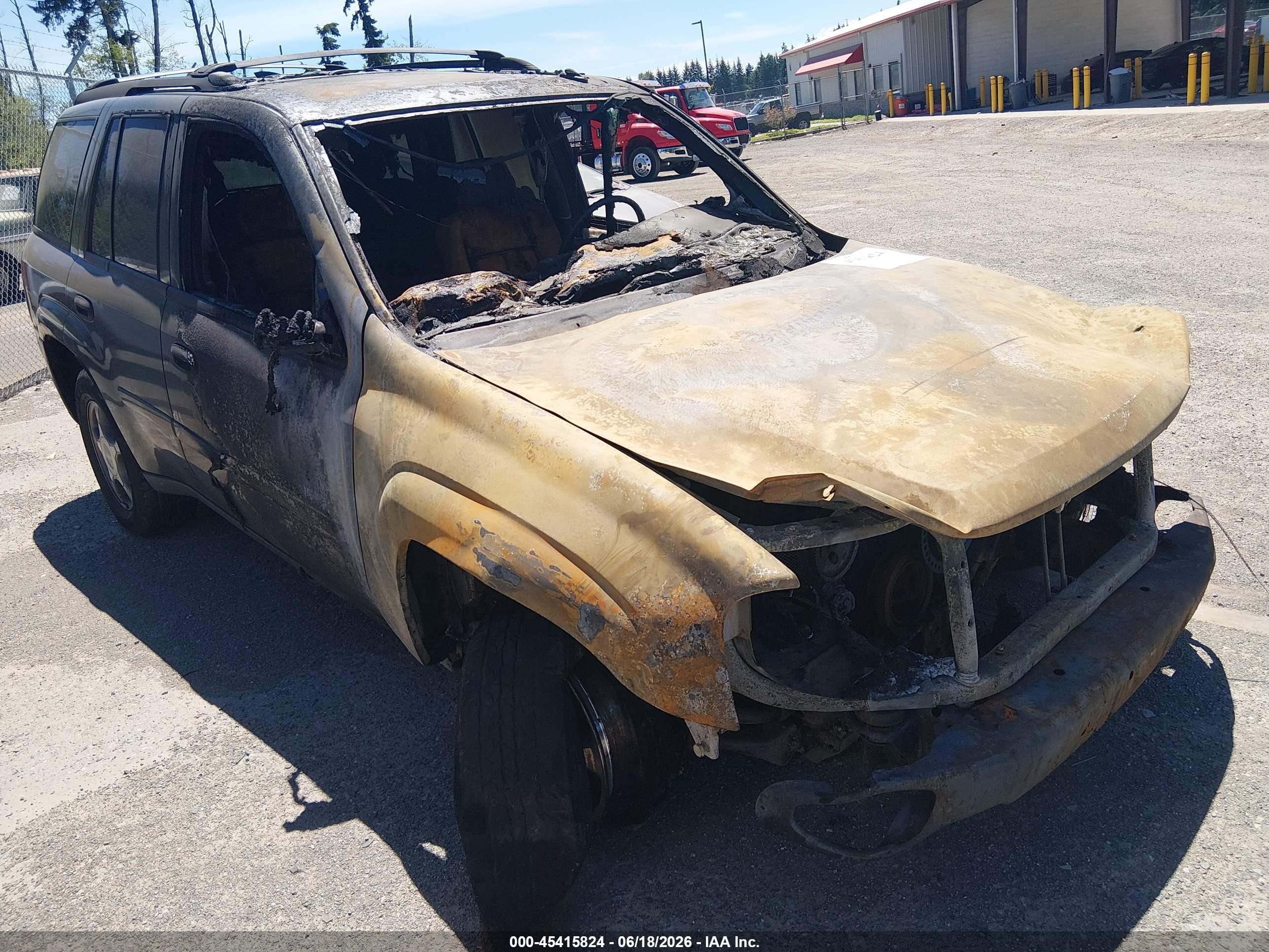 2007 Chevrolet TrailBlazer LS, VIN 1GNDT13S672191716 — Engine fire