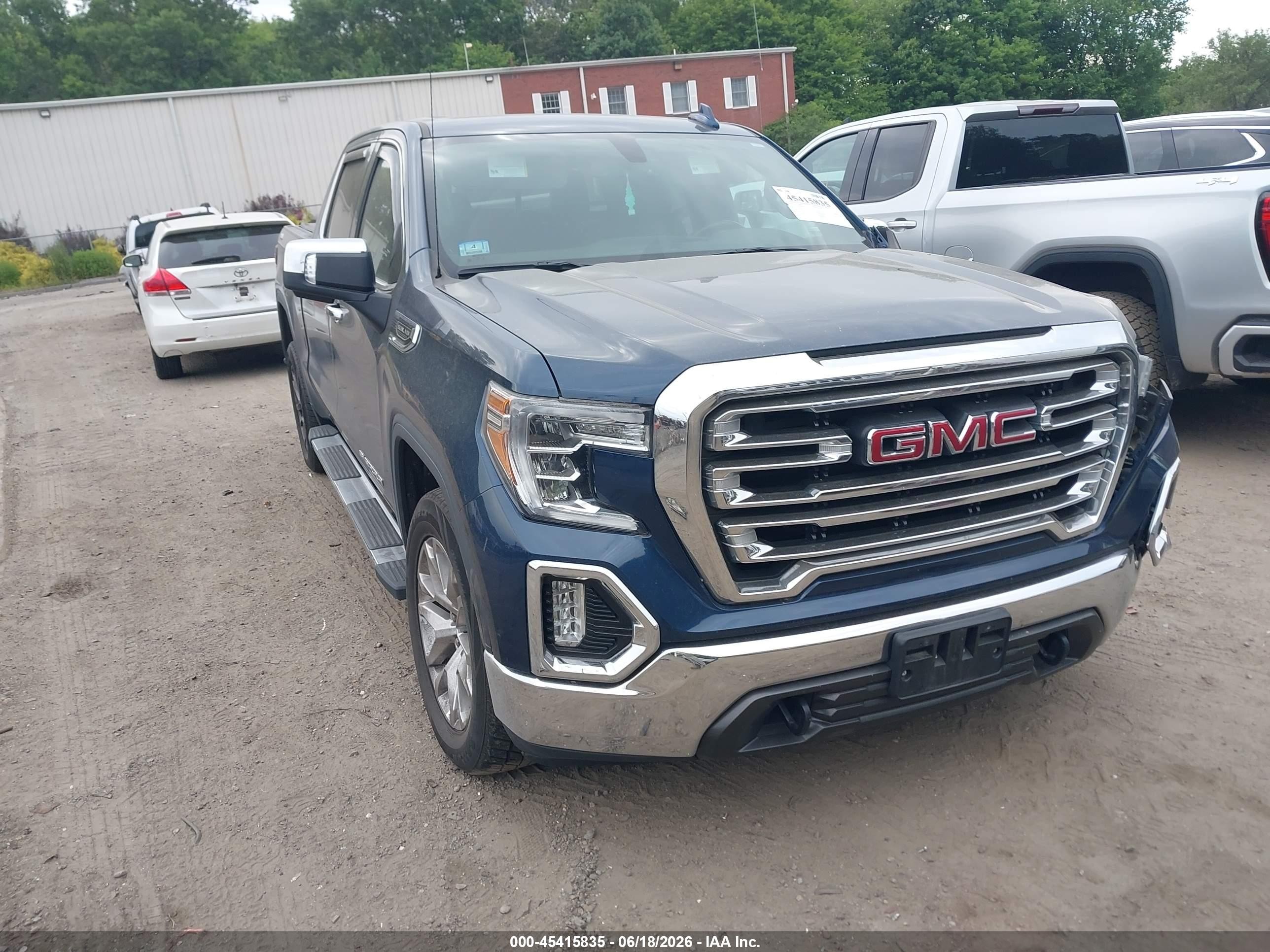 2019 GMC Sierra 1500 SLT, VIN 3GTU9DED9KG207852 — Front end