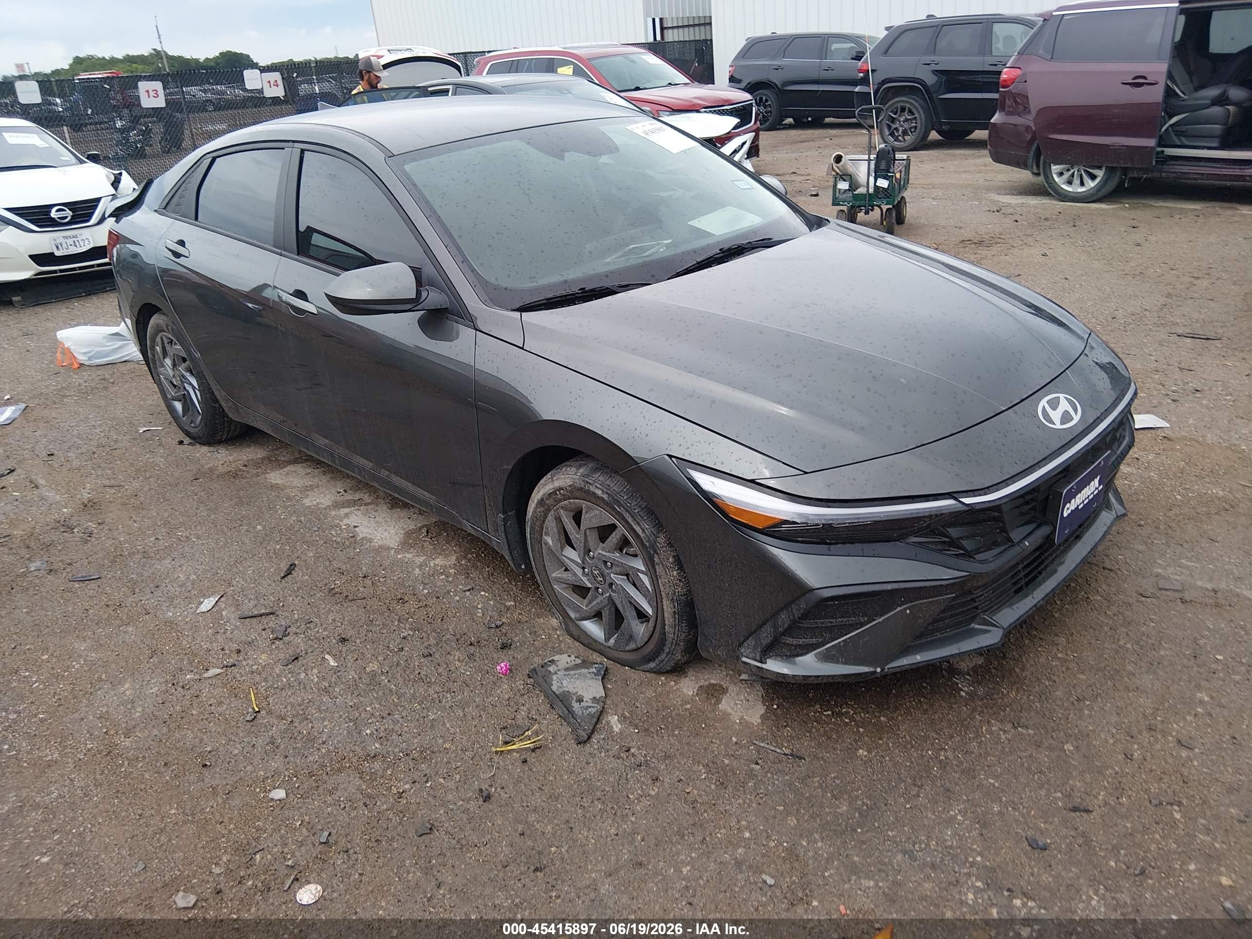2024 Hyundai Elantra SEL, VIN KMHLM4DG9RU810146 — Rear end