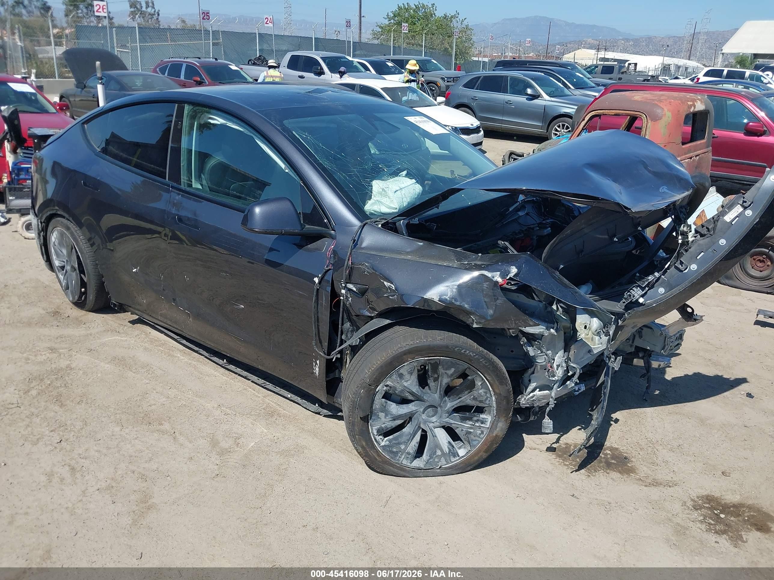 2024 Tesla Model Y, VIN 7SAYGDED7RF180287 — Front end